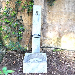 Fontaine en marbre de Pier Alessandro Giusti et Egidio De Rosa, années 80