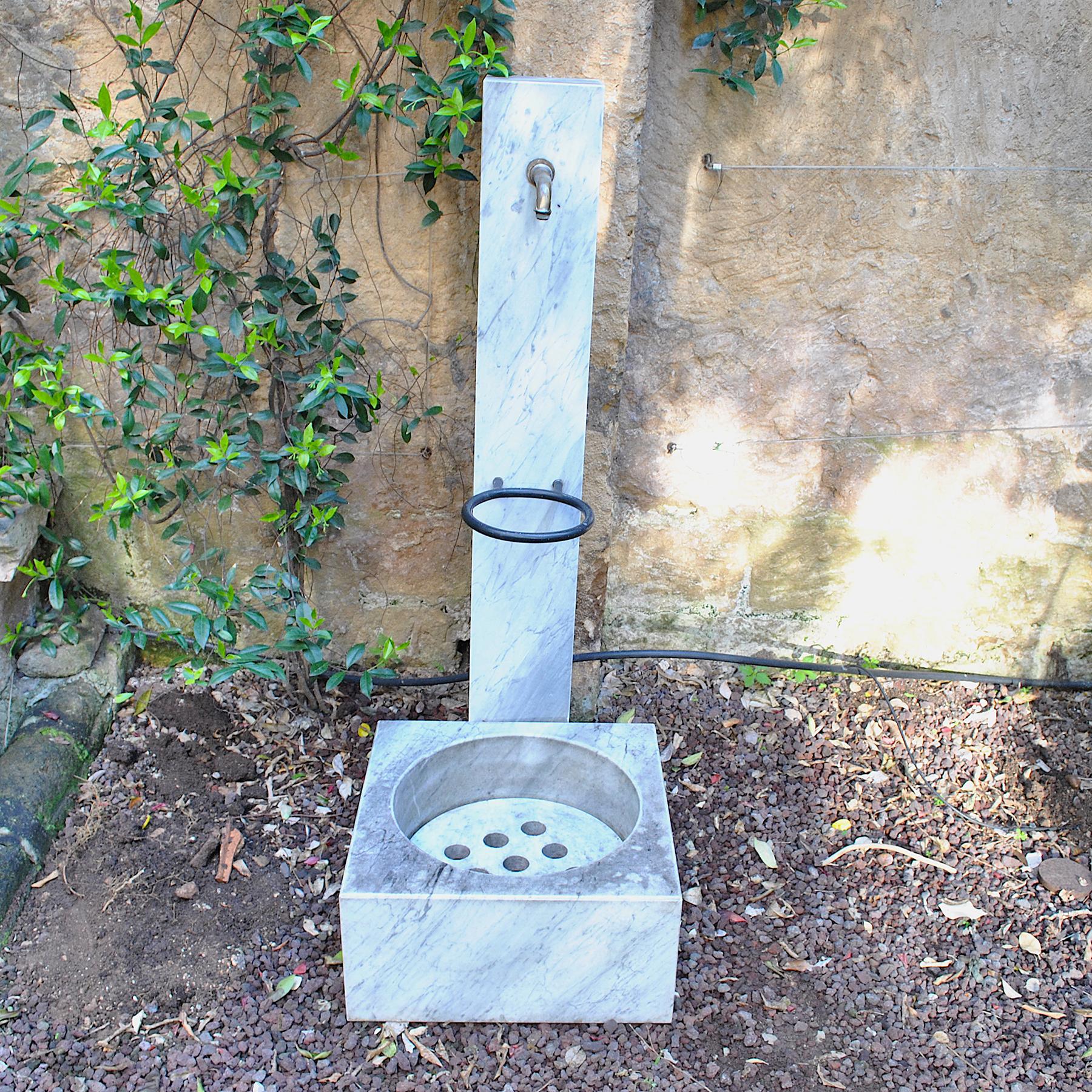 Brunnen aus Marmor von Pier Alessandro Giusti und Egidio De Rosa, 80er-Jahre (Ende des 20. Jahrhunderts) im Angebot