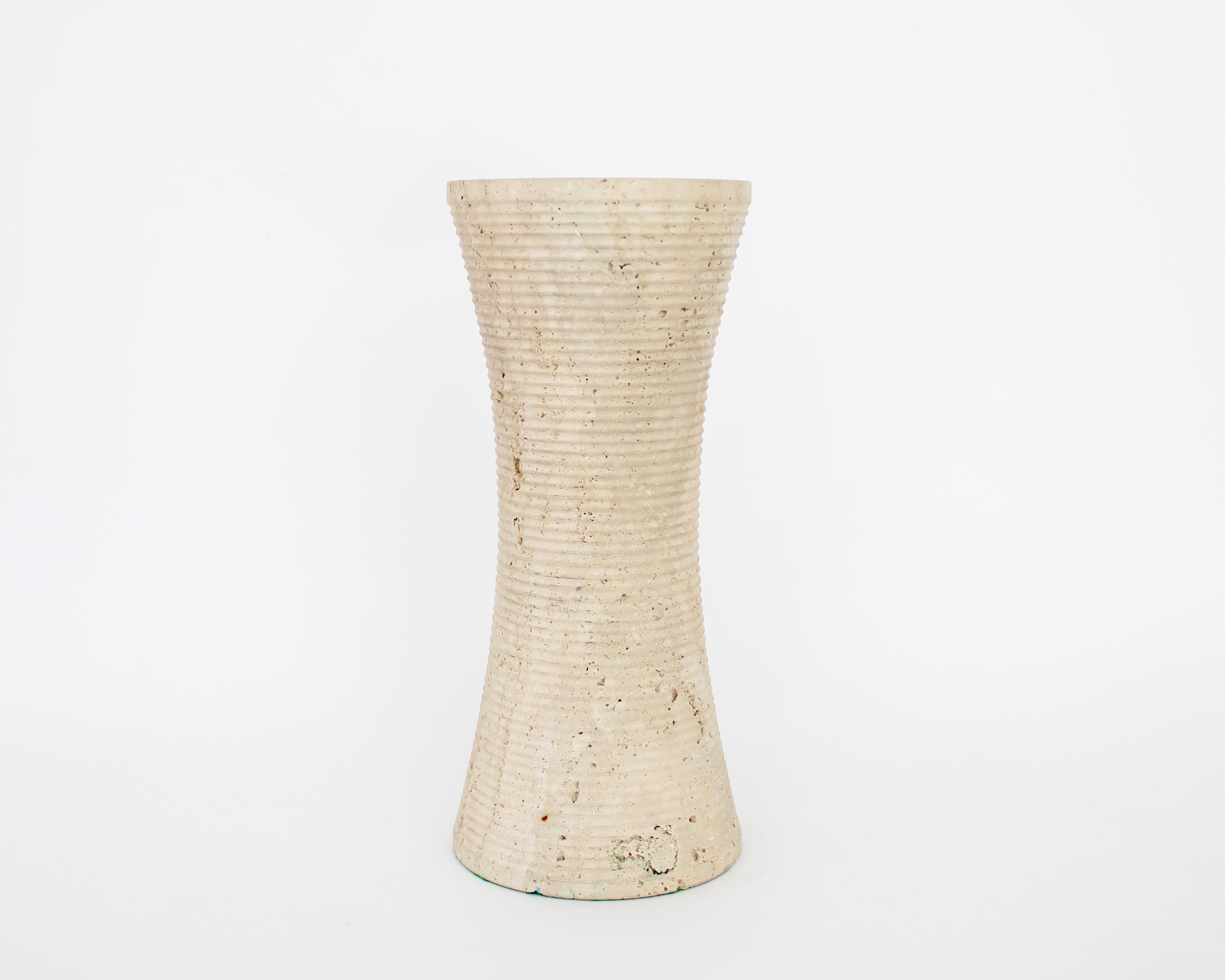 Mid-Century moderno Pier Alessandro Giusti and Egidio Di Rosa and Pier Alessandro Giusti for Up&Up Travertine Vase Italy, c1970 in vendita