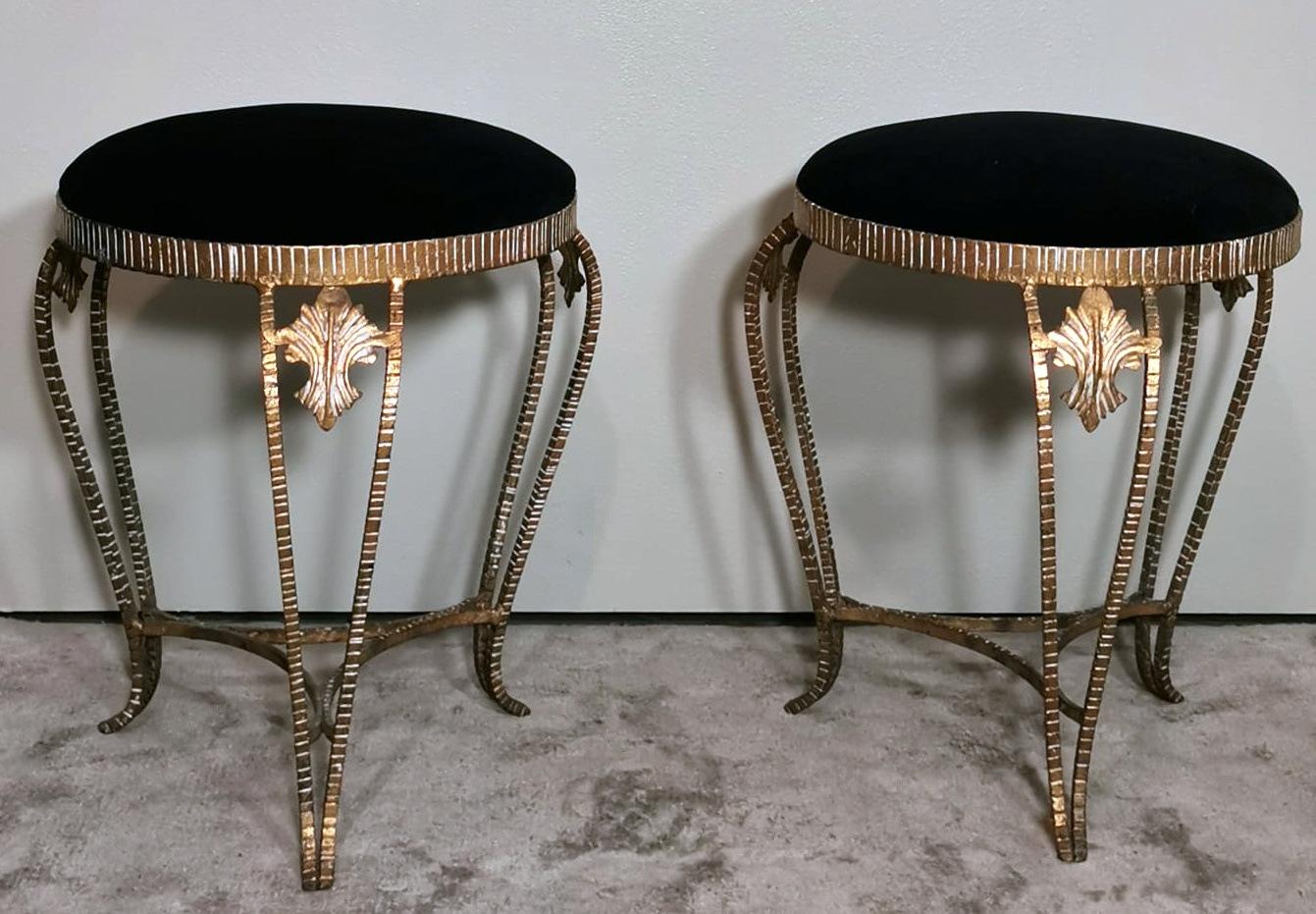 We kindly suggest that you read the entire description, as with it we try to give you detailed technical and historical information to guarantee the authenticity of our objects.
Prestigious and iconic pair of Italian stools; massive square-section