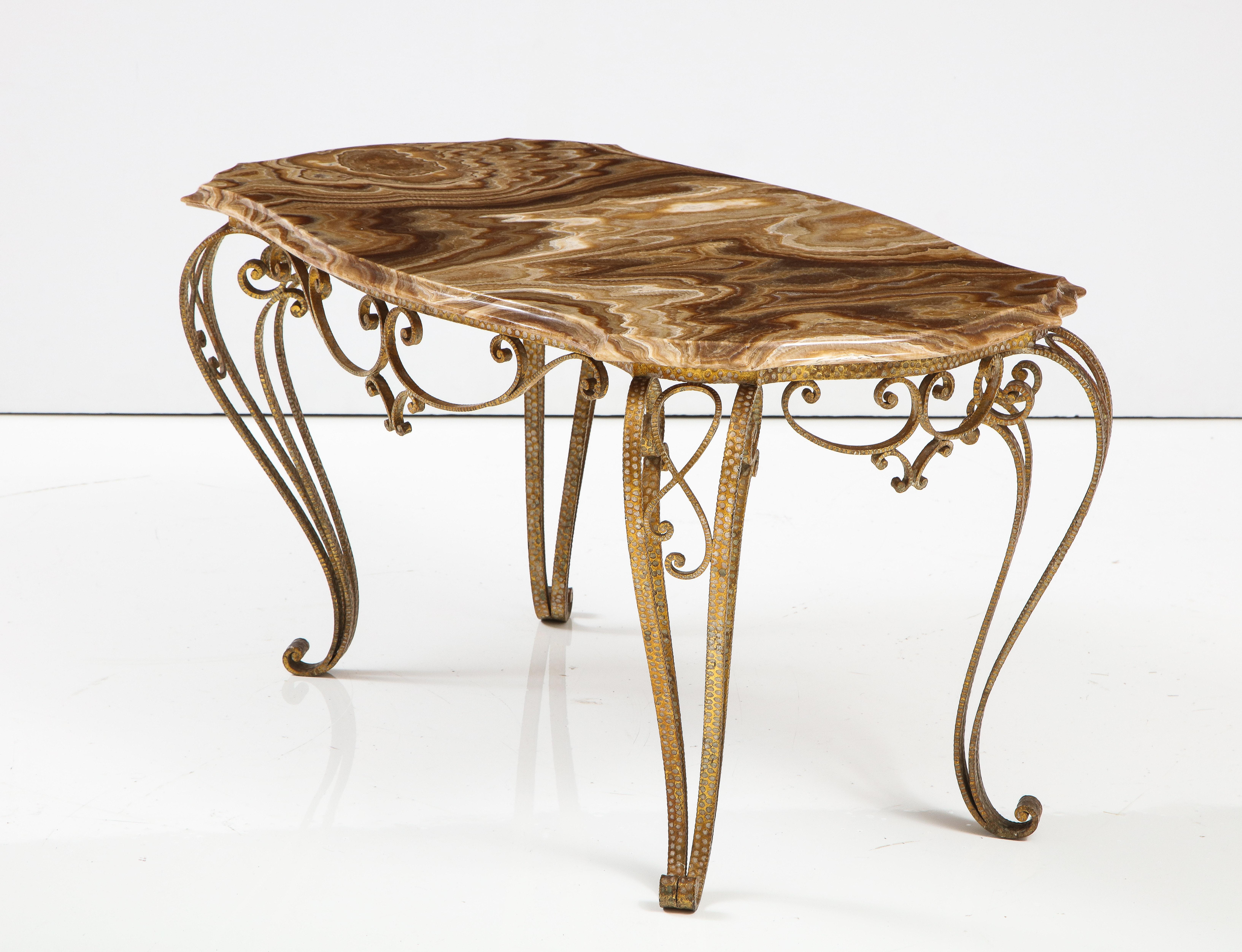 Pier Luigi Colli Hammered Gilded Iron Coffee Table with Shaped Agate Top In Good Condition For Sale In New York, NY