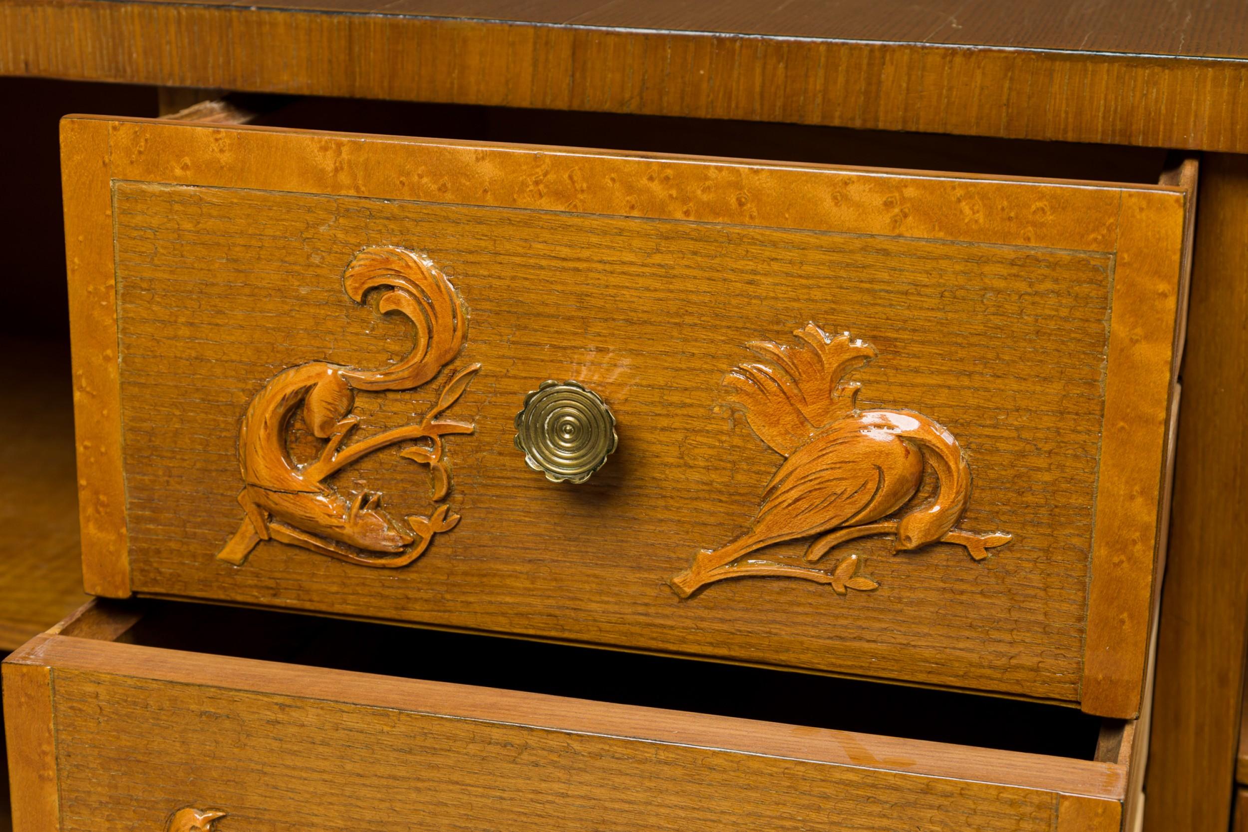 Buffet italien en bouleau ronce et oiseaux sculptés Pier Luigi Colli en vente 2