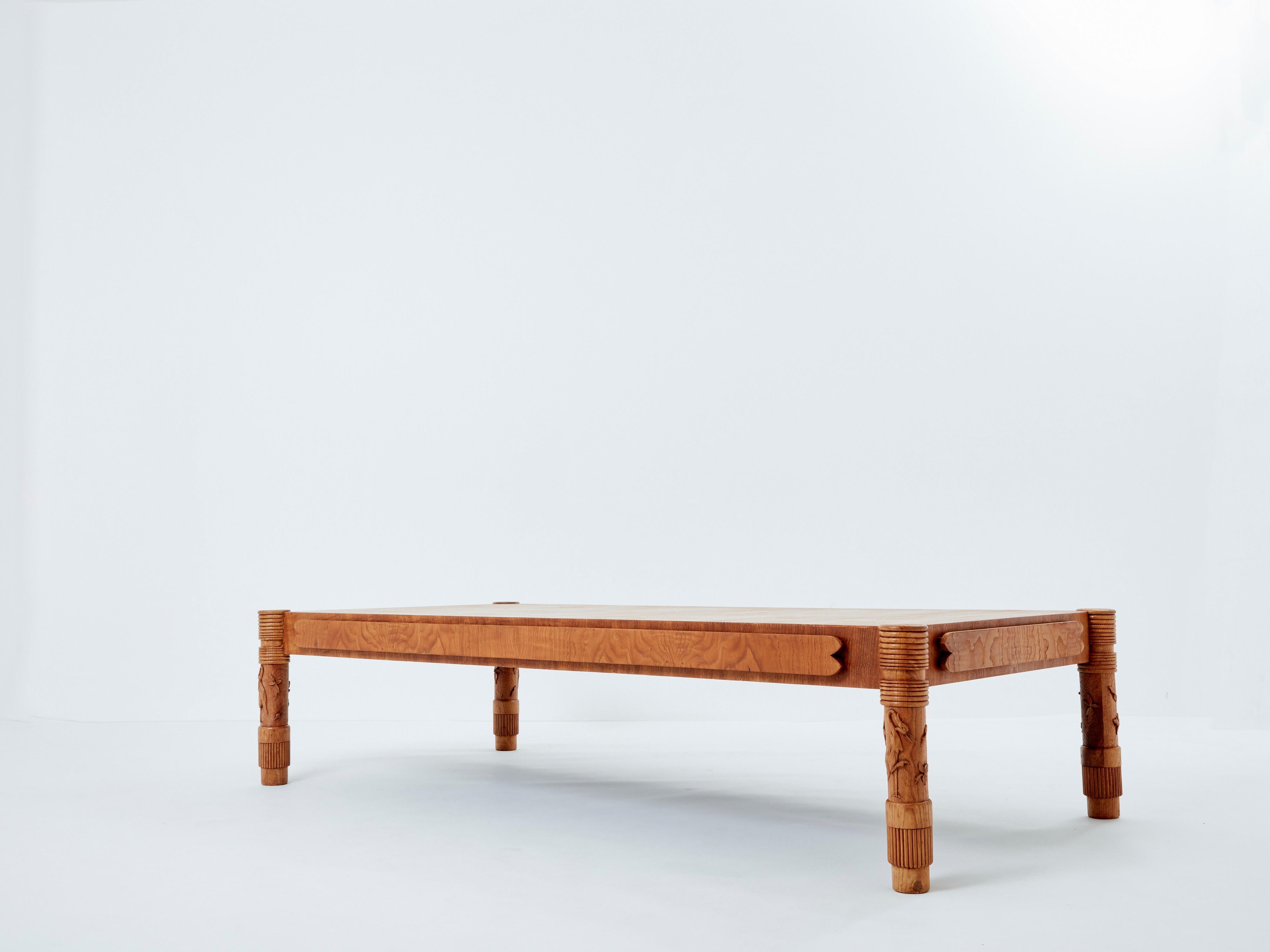 Pier luigi Colli large carved ashwood coffee table 1950  In Good Condition For Sale In Paris, IDF