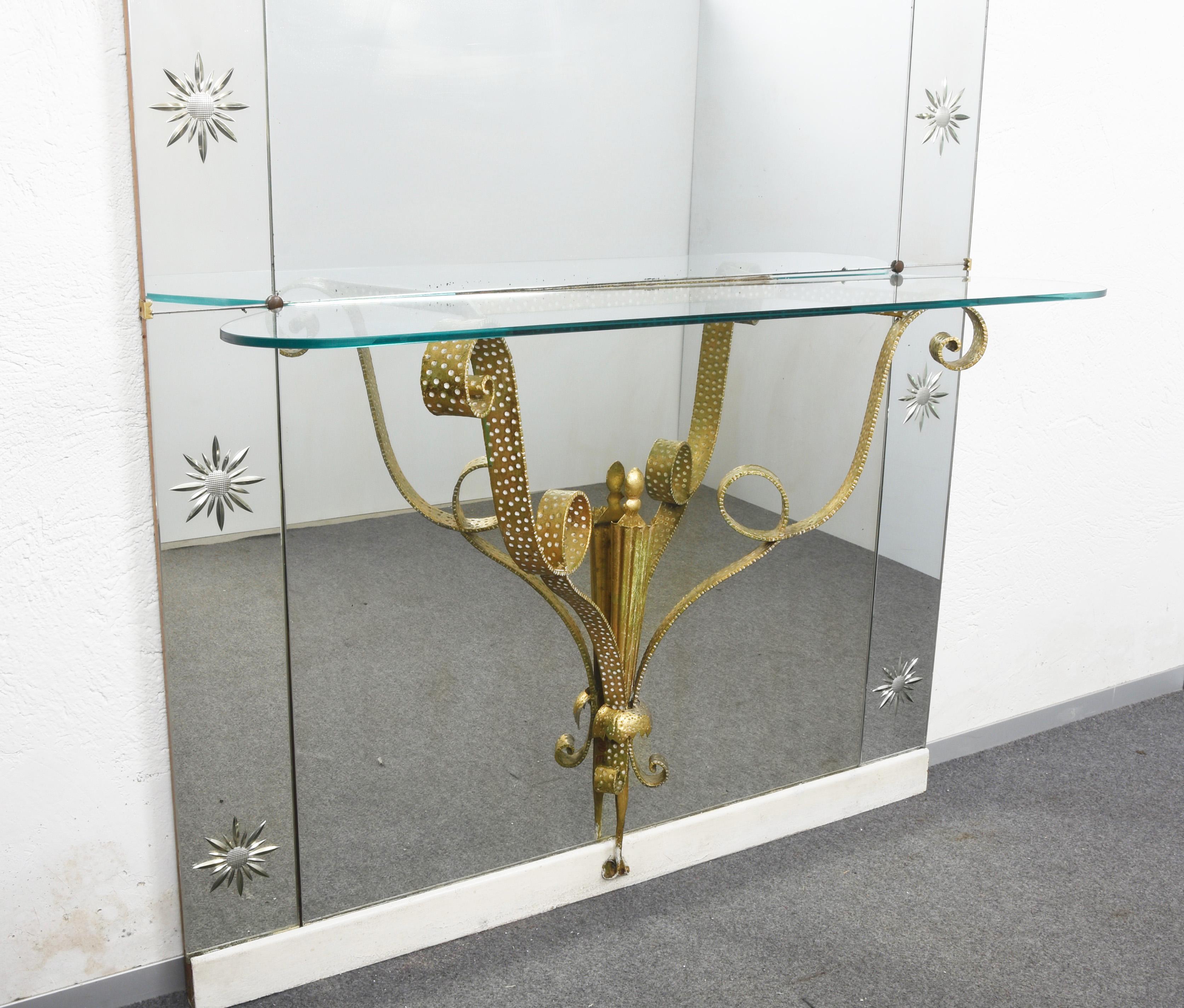 Italienischer Mid-Century Modern-Spiegel mit Konsole von Luigi Colli für Cristal Art  (Vergoldet) im Angebot