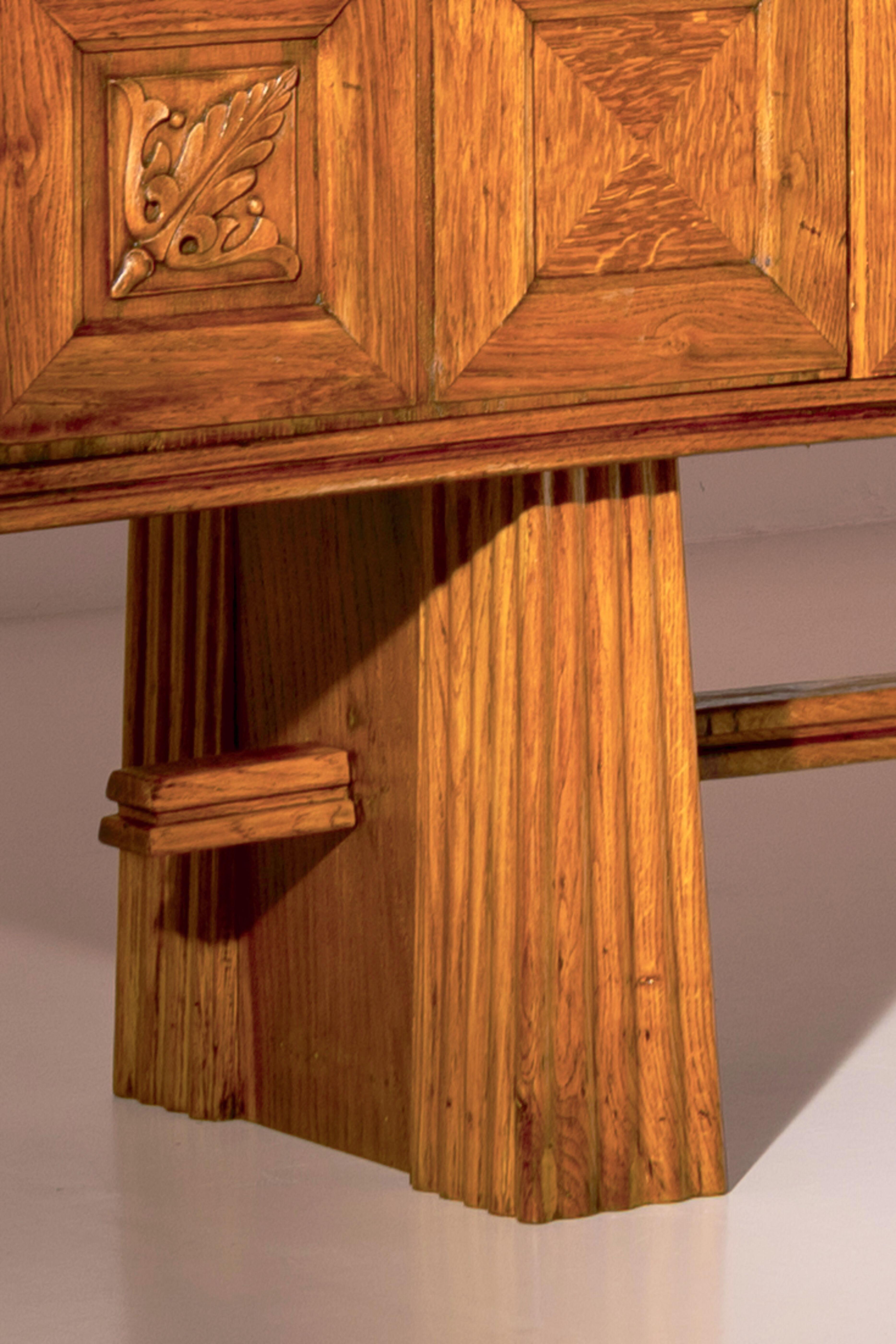Quercia Pier Luigi Colli Credenza in legno di Oak con intarsi in noce intagliato, Italia, anni '40 in vendita