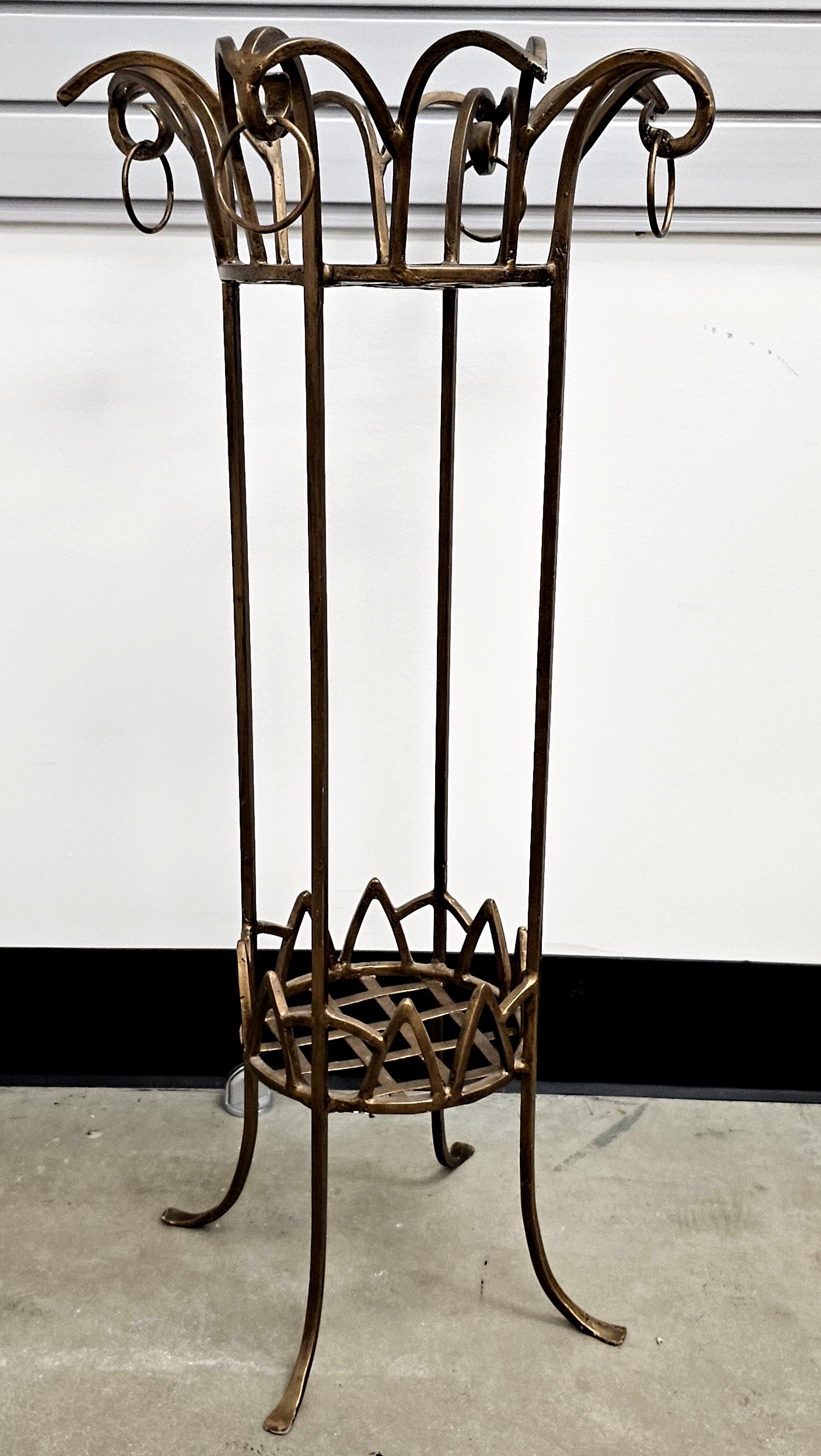Pier Luigi Colli Stil geschmiedetes Schmiedeeisen Golden Iron Tiered Plant Stand (Hollywood Regency) im Angebot