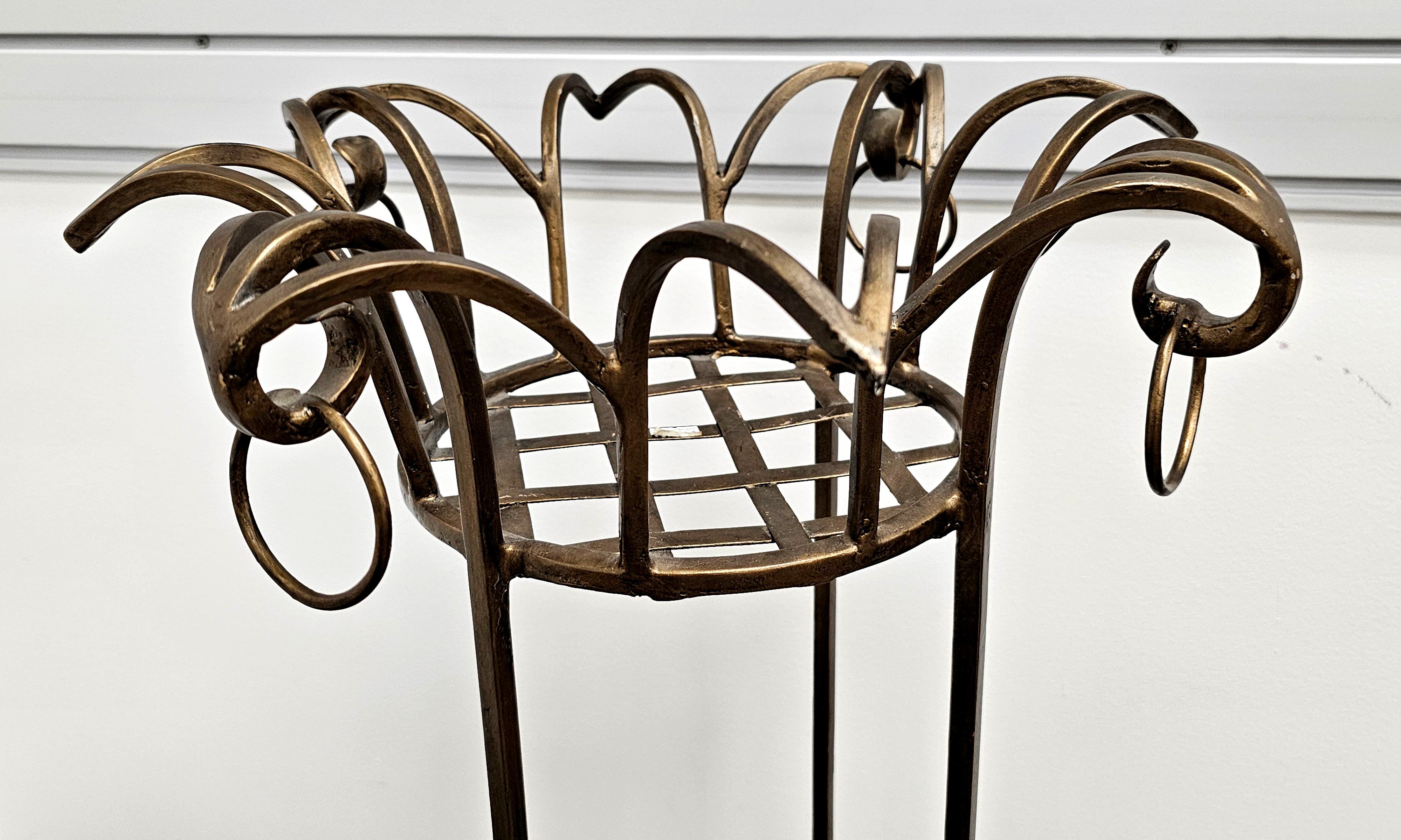 Pier Luigi Colli Stil geschmiedetes Schmiedeeisen Golden Iron Tiered Plant Stand (Sonstiges) im Angebot