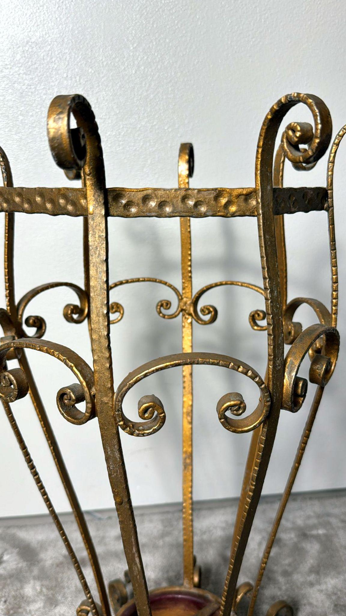 Pier Luigi Colli Style Fer forgé doré Stand Umbrella en vente 4
