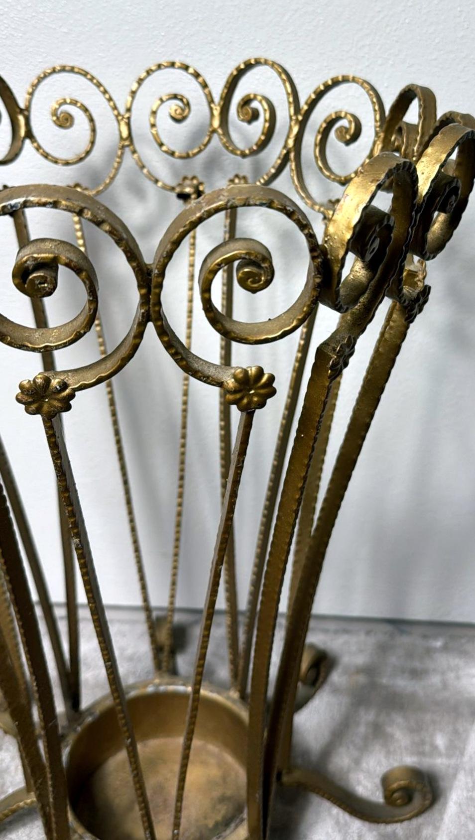 Pier Luigi Colli Style Fer forgé doré Stand Umbrella en vente 4