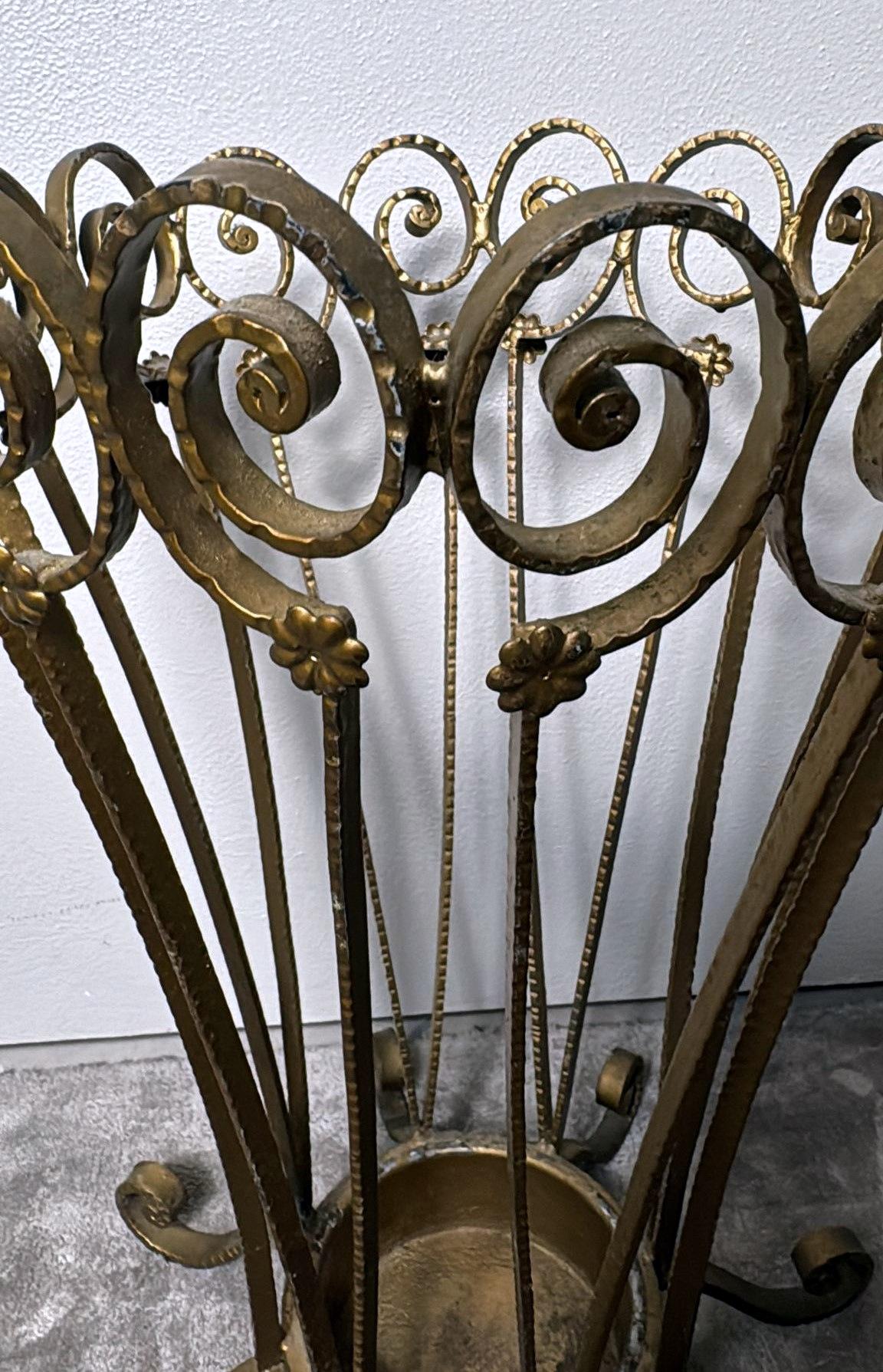 Pier Luigi Colli Style Fer forgé doré Stand Umbrella en vente 5