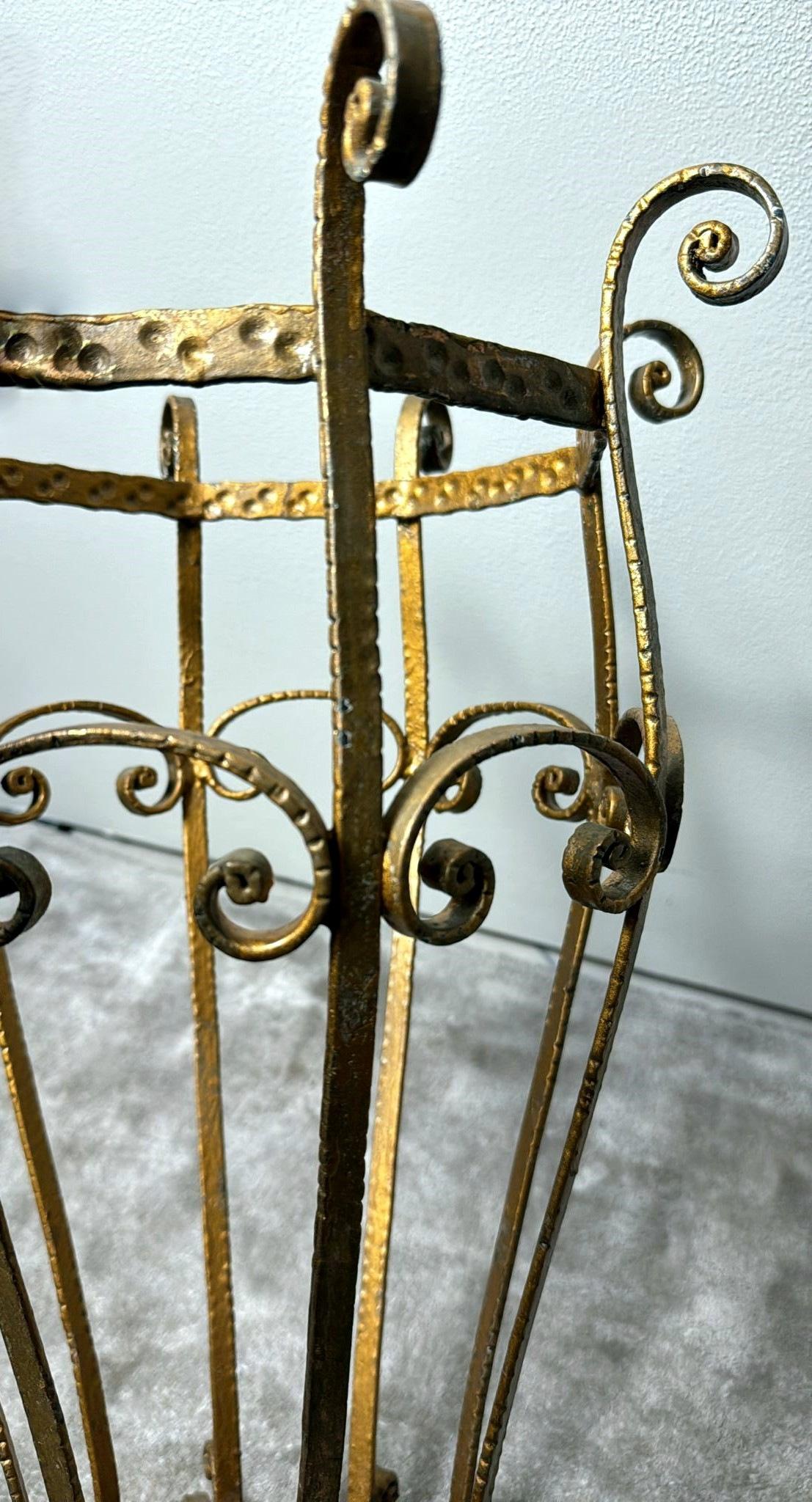 Pier Luigi Colli Style Fer forgé doré Stand Umbrella en vente 10
