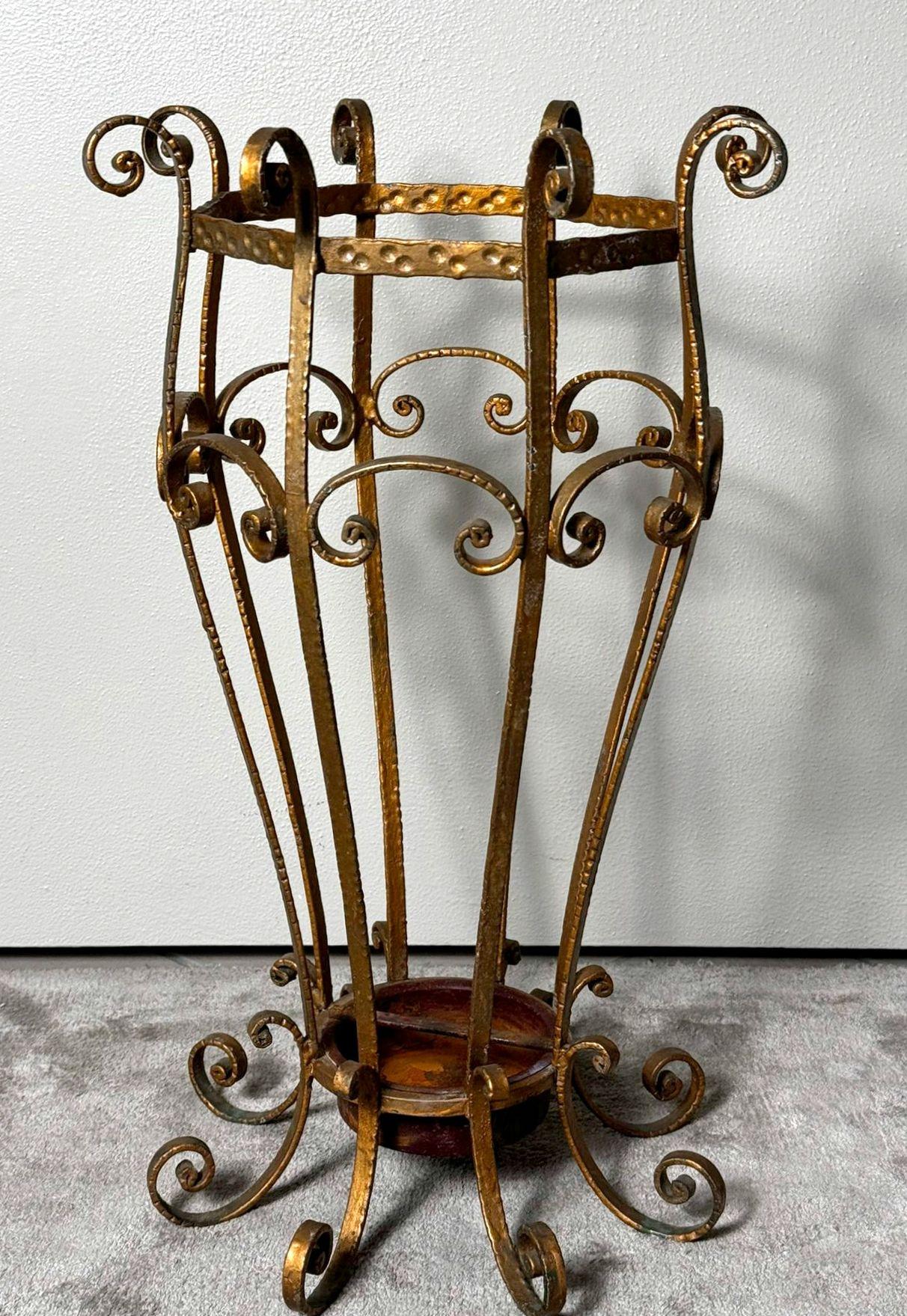 Néo-classique Pier Luigi Colli Style Fer forgé doré Stand Umbrella en vente