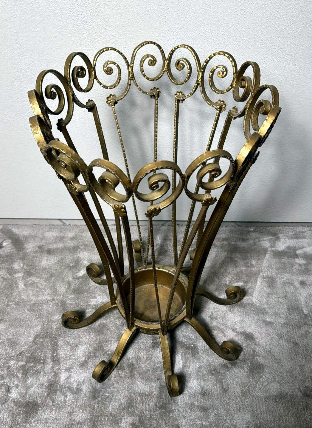 Néo-classique Pier Luigi Colli Style Fer forgé doré Stand Umbrella en vente
