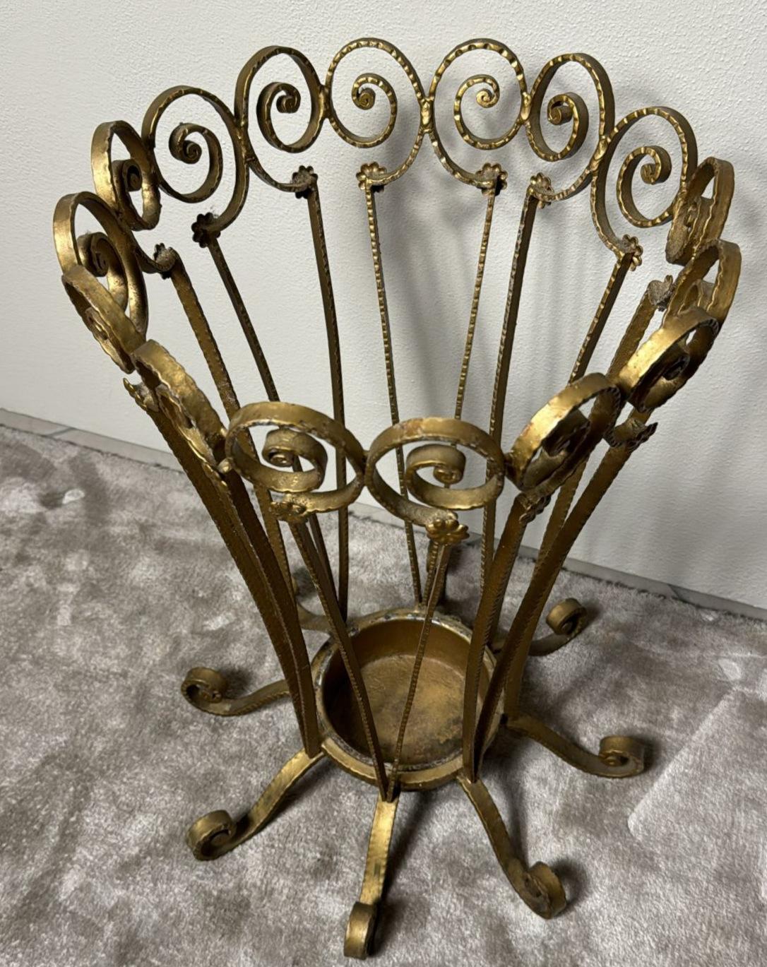 italien Pier Luigi Colli Style Fer forgé doré Stand Umbrella en vente