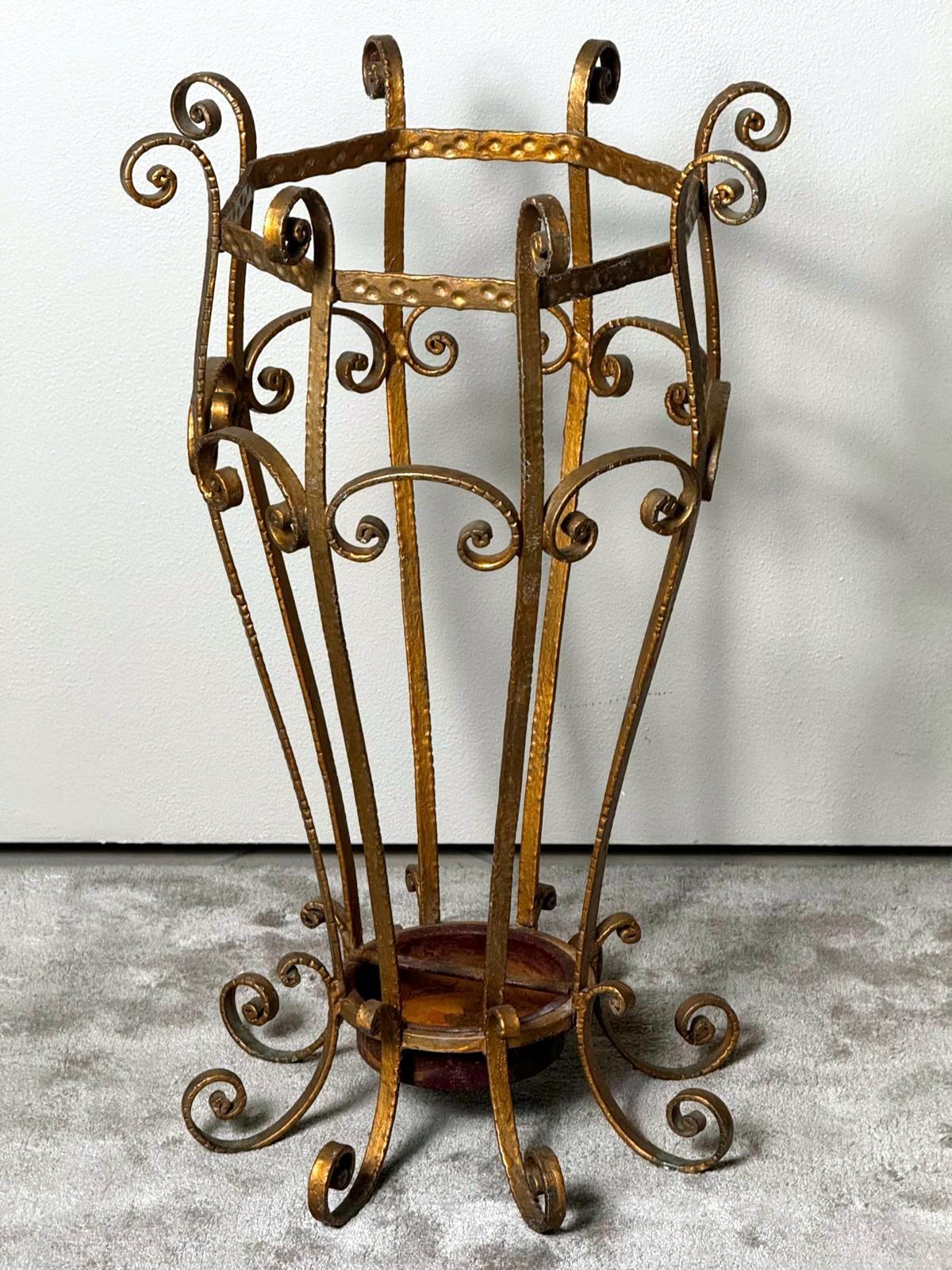 20ième siècle Pier Luigi Colli Style Fer forgé doré Stand Umbrella en vente