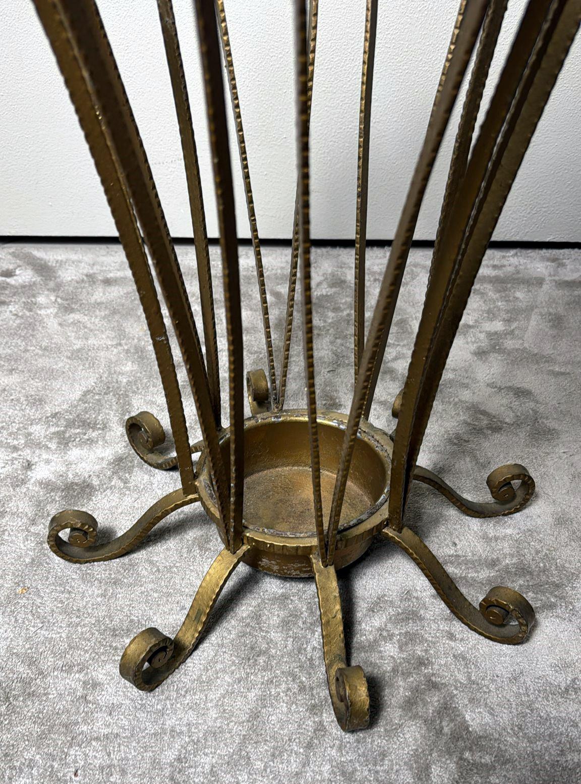 Pier Luigi Colli Style Fer forgé doré Stand Umbrella en vente 1