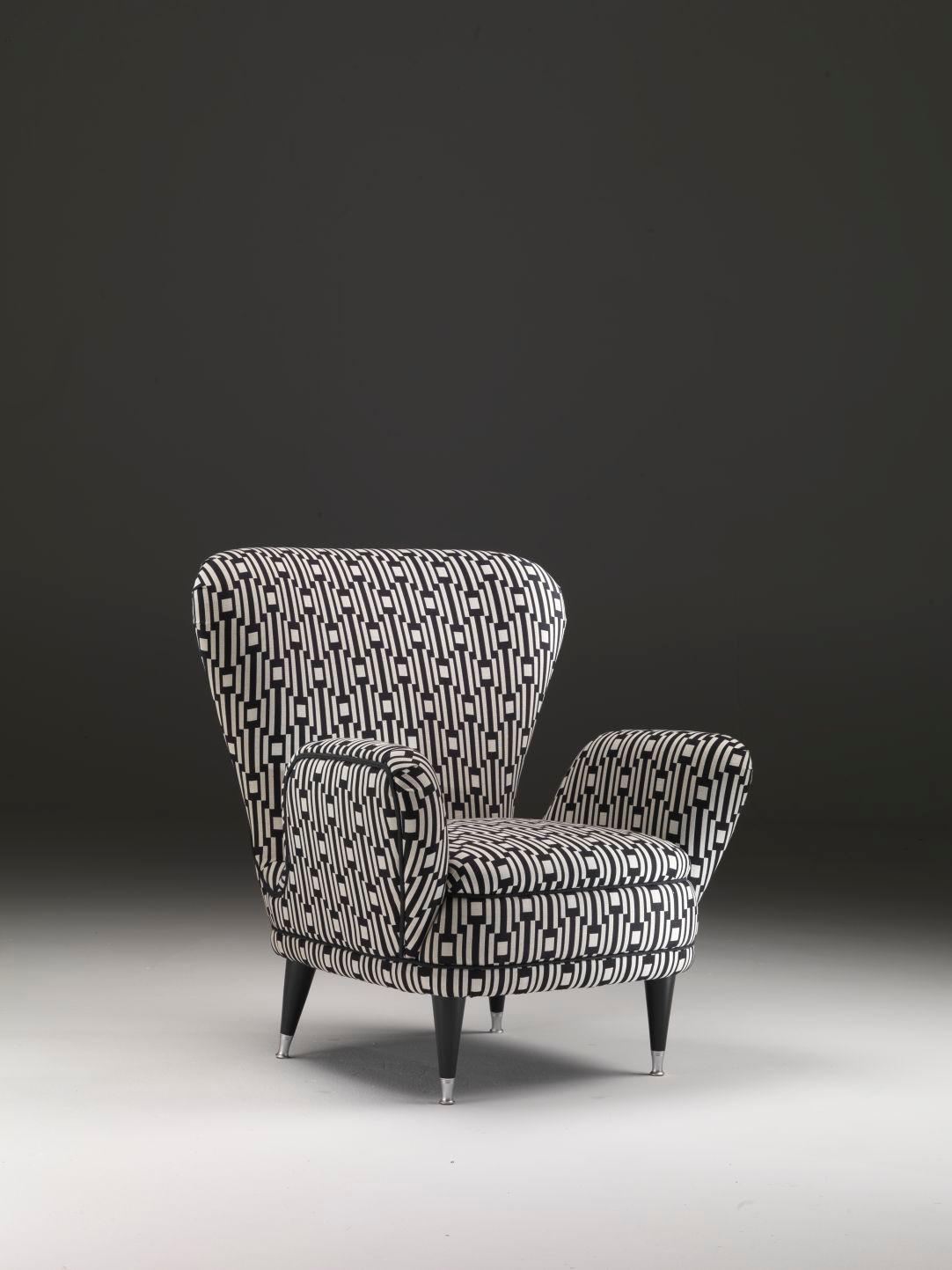 PIERA Black & White Armchair In Solid Wood and Covered With Geometric Fabric In New Condition For Sale In Lentate sul Seveso, Monza e Brianza