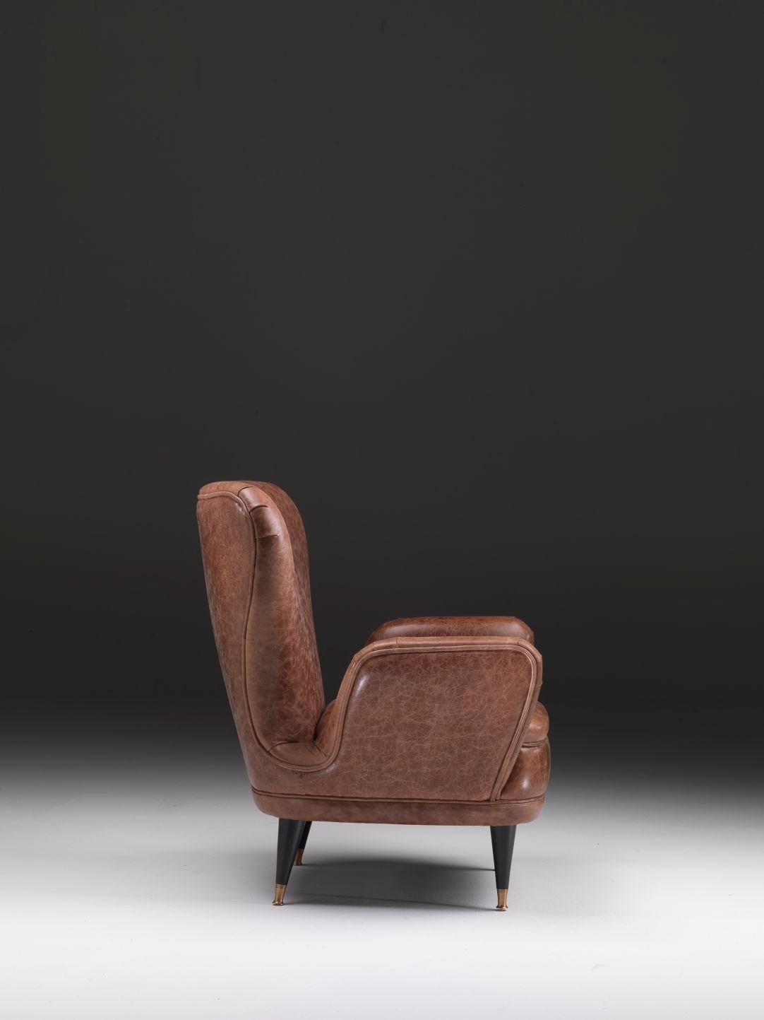 PIERA Armchair with Brown Leather in Solid Walnut with Brass Tips  In New Condition For Sale In Lentate sul Seveso, Monza e Brianza