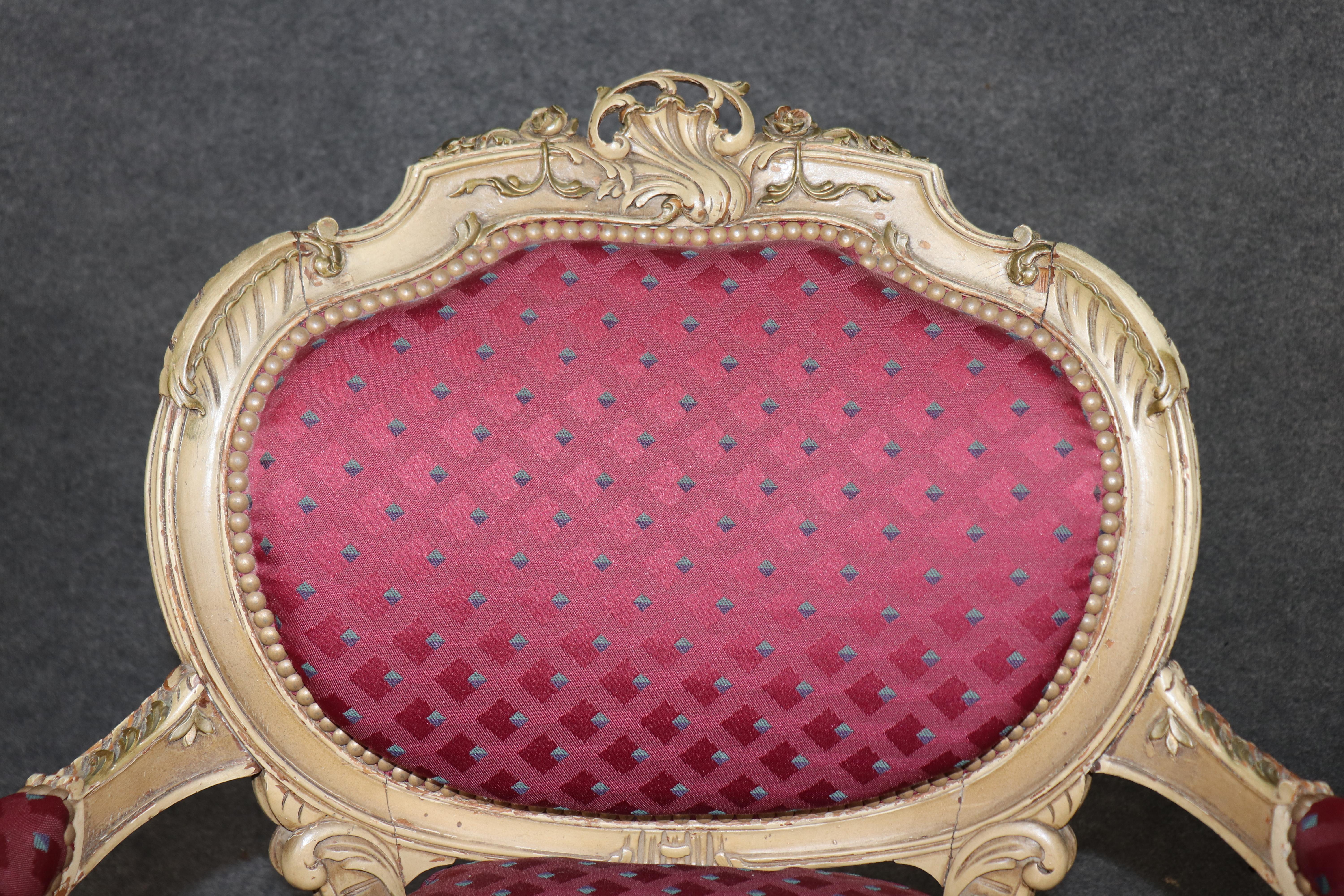 Pierce geschnitzt Farbe dekoriert Paar Französisch Louis XV Sessel circa 1920er Jahre Ära im Angebot 7