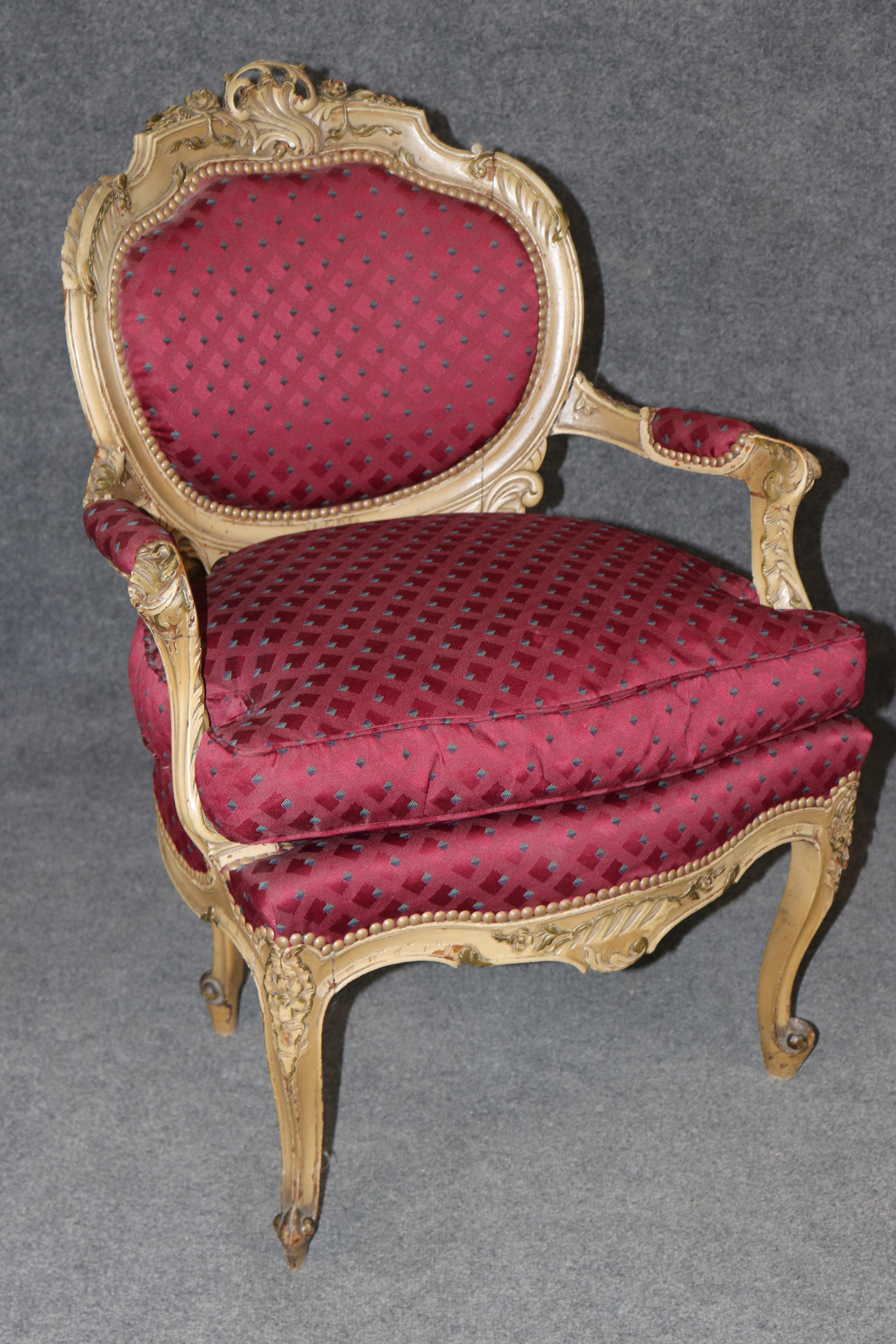 Pierce geschnitzt Farbe dekoriert Paar Französisch Louis XV Sessel circa 1920er Jahre Ära im Angebot 2