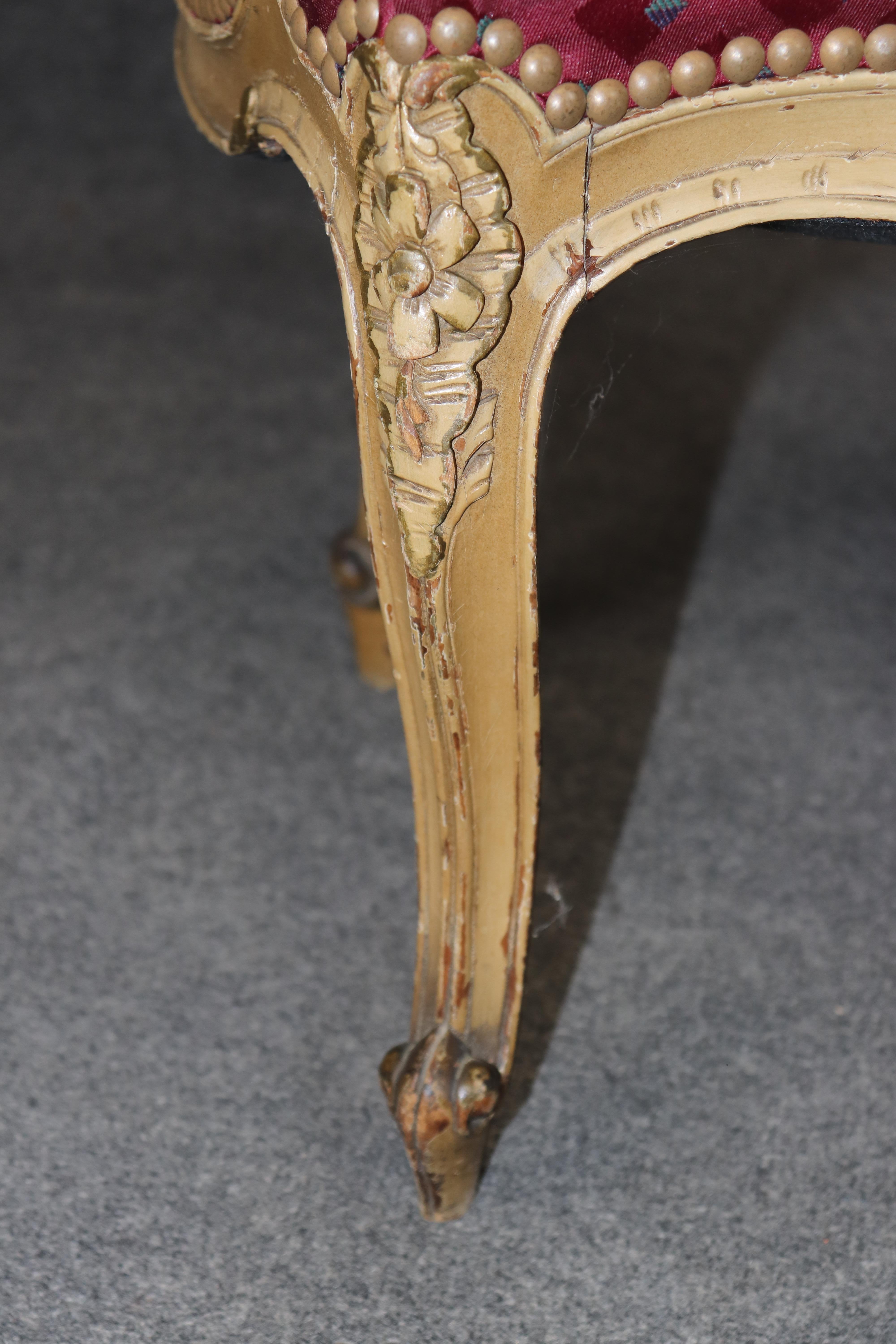 Pierce geschnitzt Farbe dekoriert Paar Französisch Louis XV Sessel circa 1920er Jahre Ära im Angebot 3