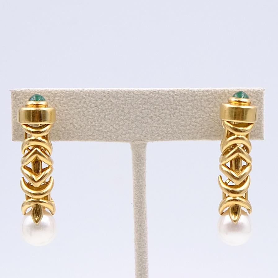Pierced and Clip On Earrings Emerald 14K Yellow Gold Pearl Earrings In Excellent Condition In Austin, TX