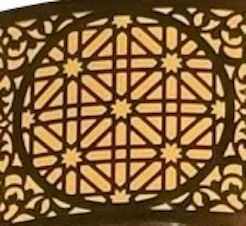 Araña de latón perforado en forma de estrella de tres niveles, Marruecos, Contemporáneo Marroquí en venta