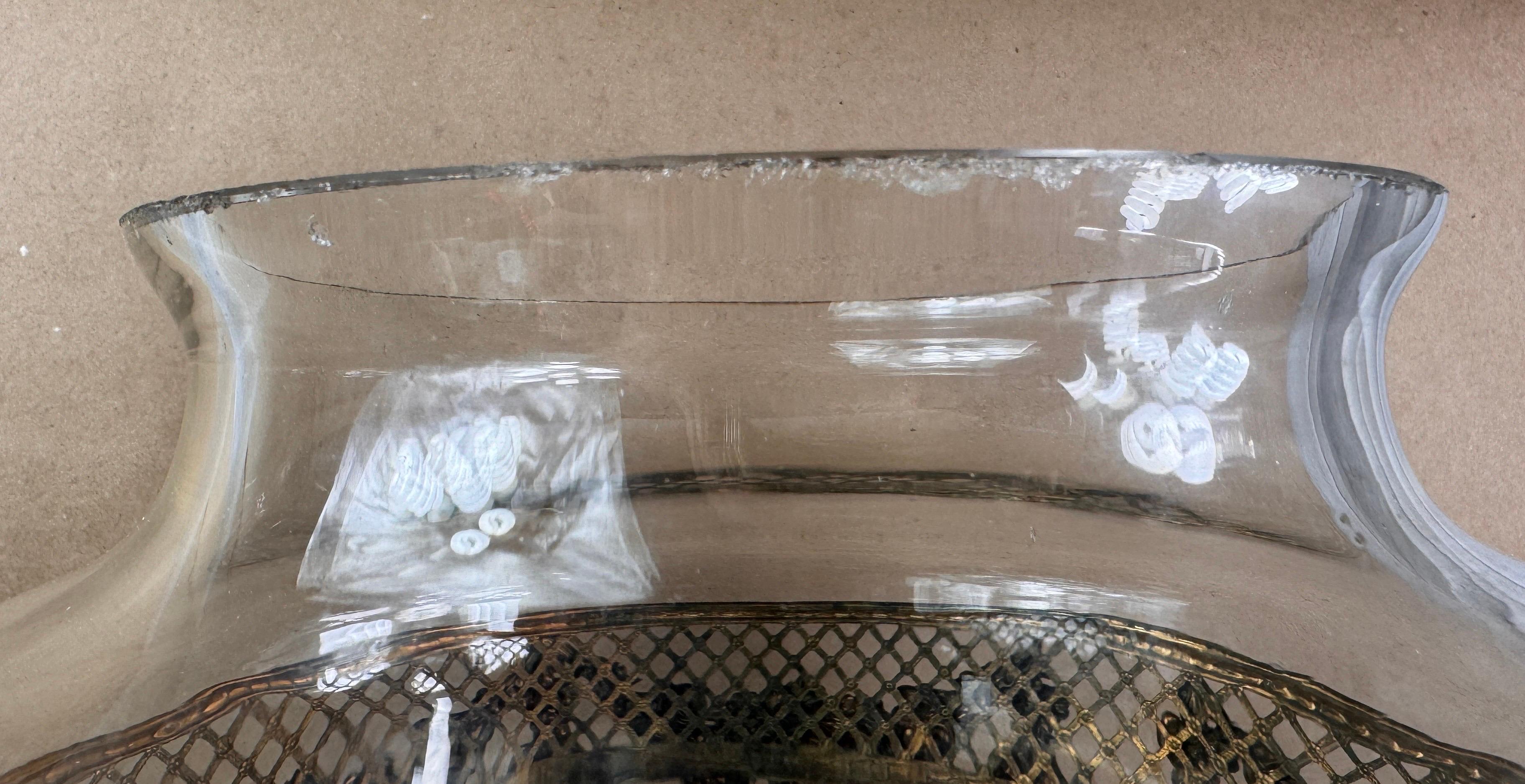 Vaso neoclassico in vetro cristallo traforato in bronzo in vendita 4