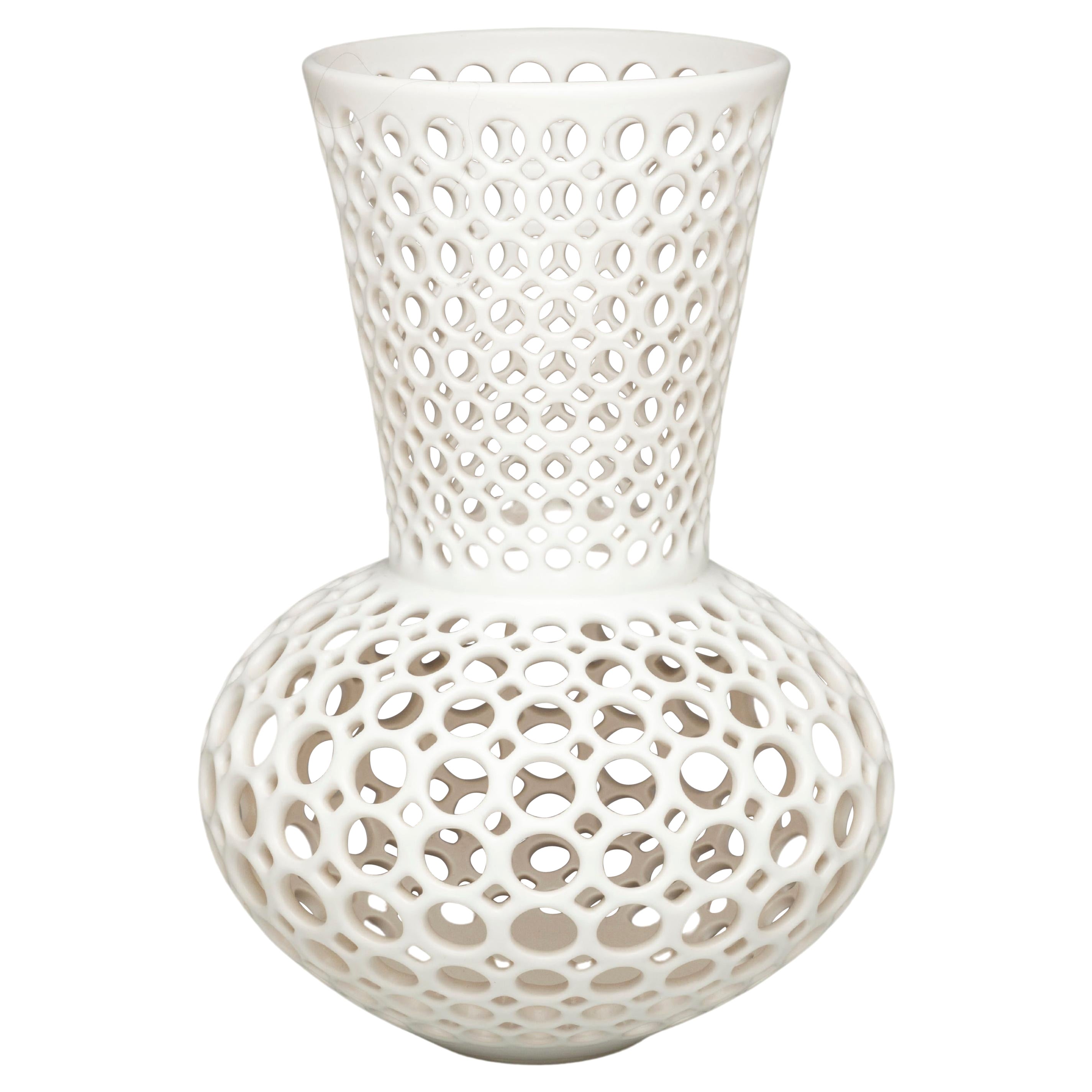 Vase/Sculpture en céramique percée blanc