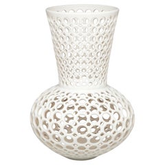 Vase/Sculpture en céramique percée blanc