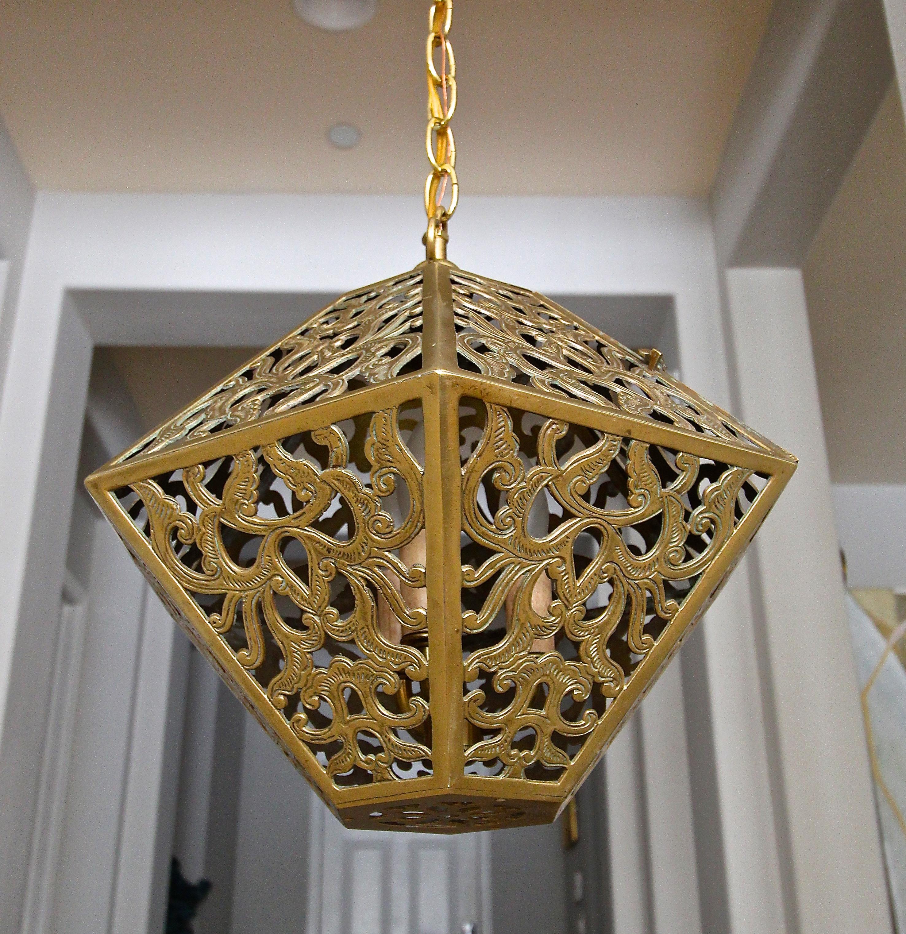 Pierced Filigree Brass Japanese Asian Ceiling Pendant Light In Good Condition In Palm Springs, CA