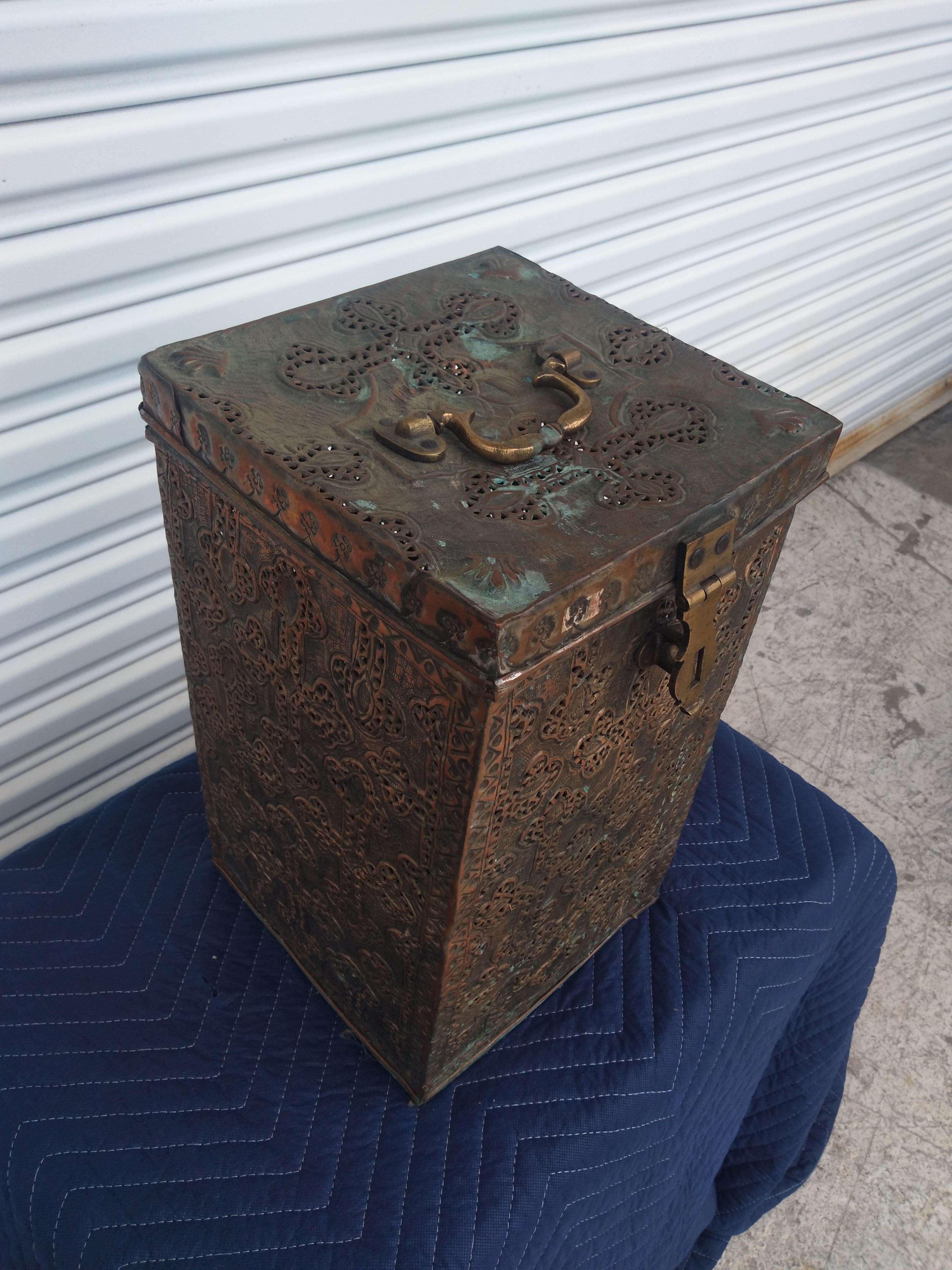 Pierced Islamic Copper Tinned Chest In Good Condition For Sale In Pasadena, TX