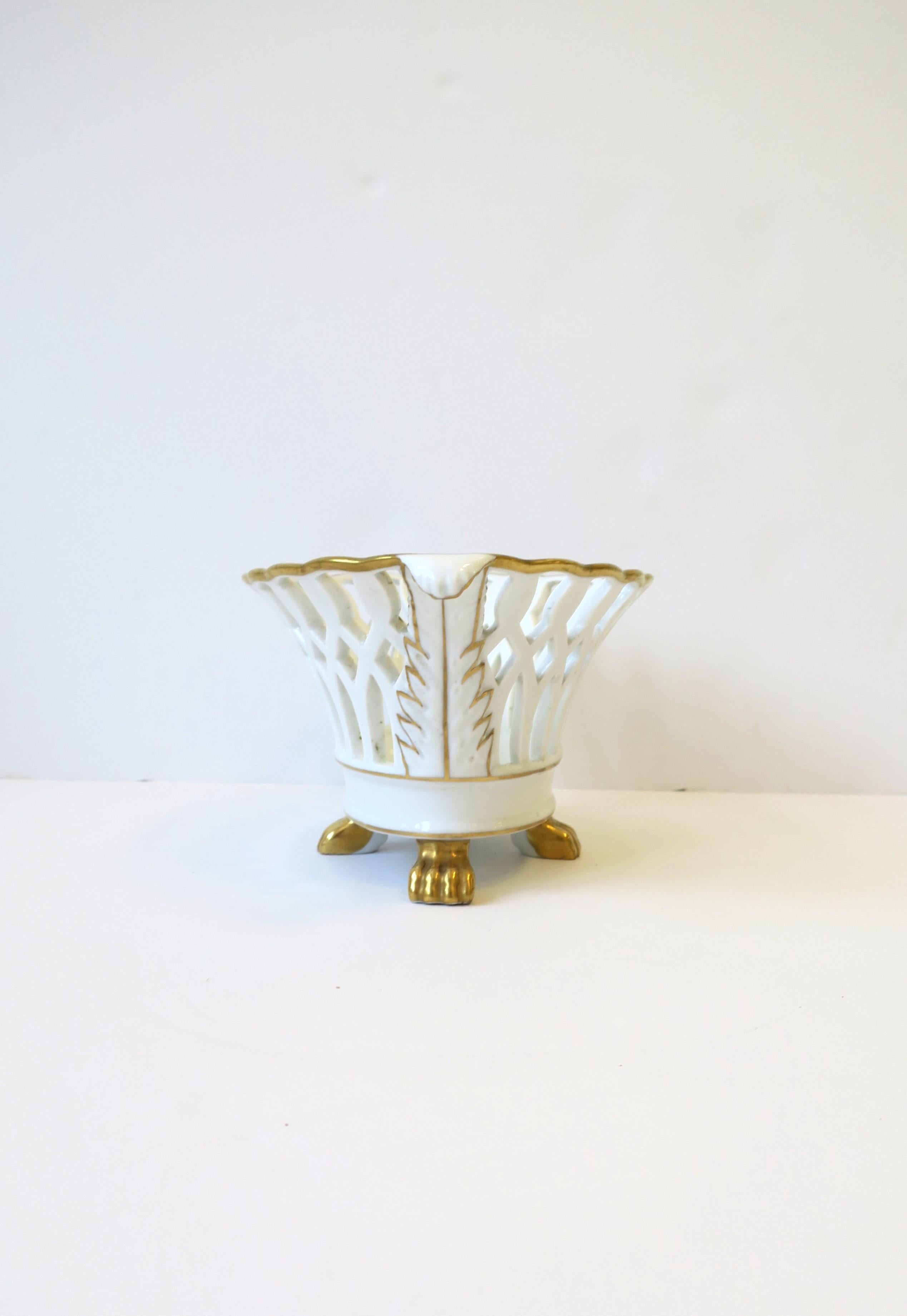 Porcelain Compote Pierced Basket Bowl w/Lion Paw Feet Regency Empire Style For Sale 5