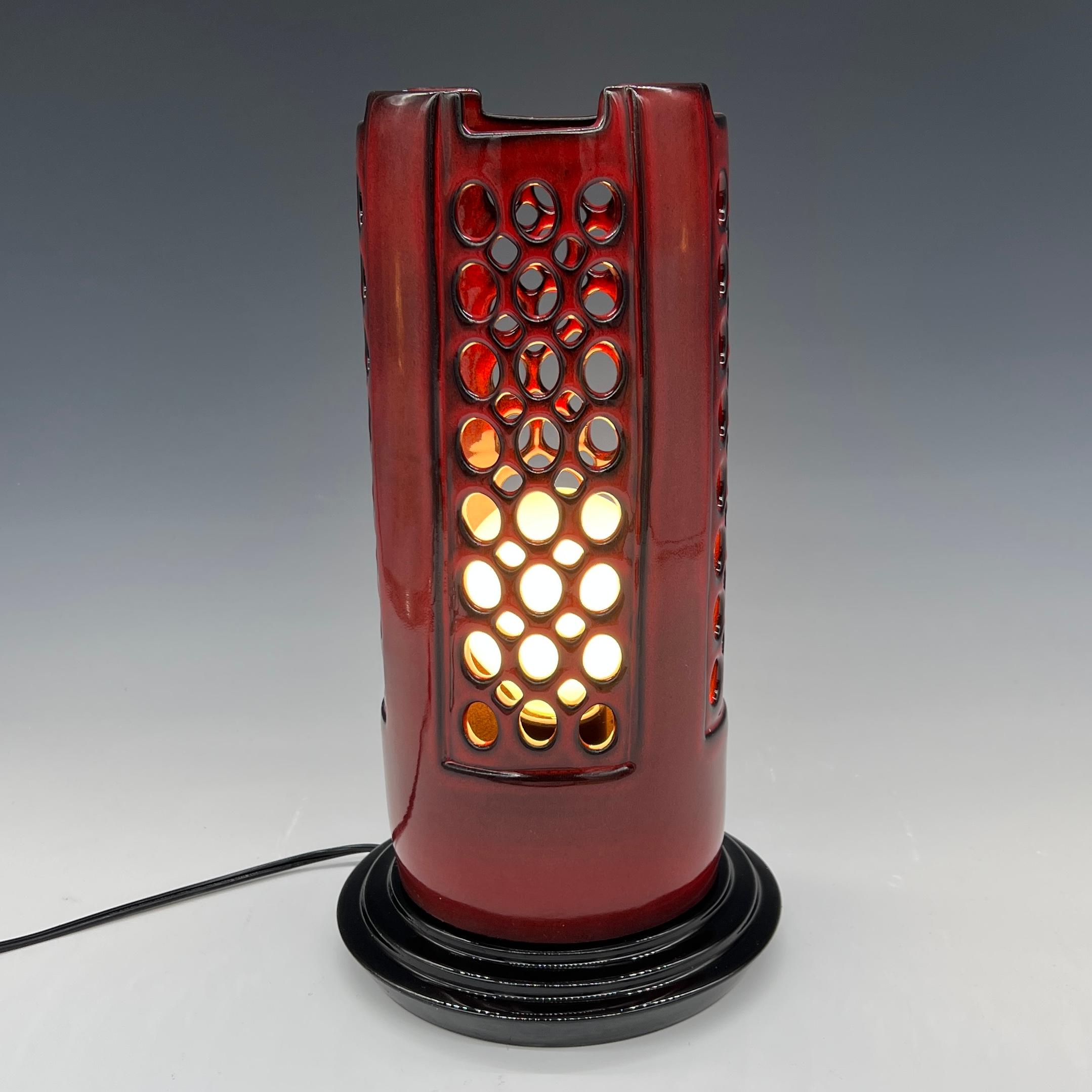 Art Deco Pierced Red Deco Table Lamp For Sale