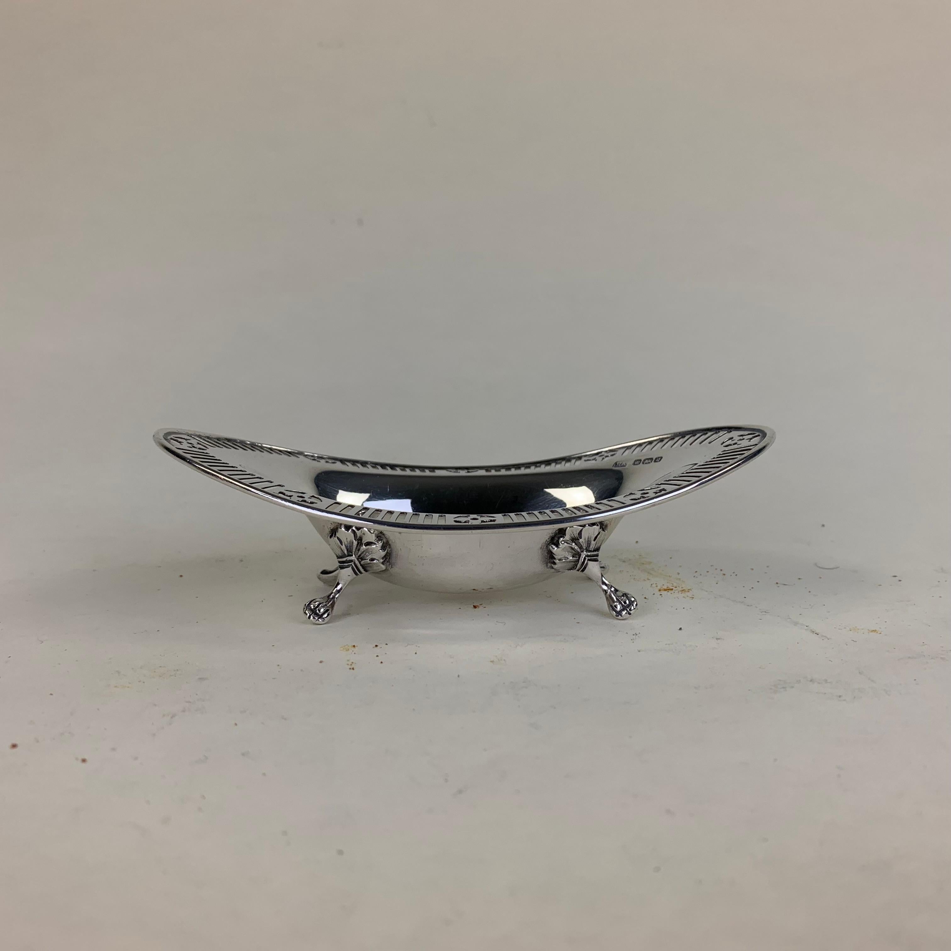 English Pierced Silver Oval Sweetmeat Dish by Atkin Bros For Sale