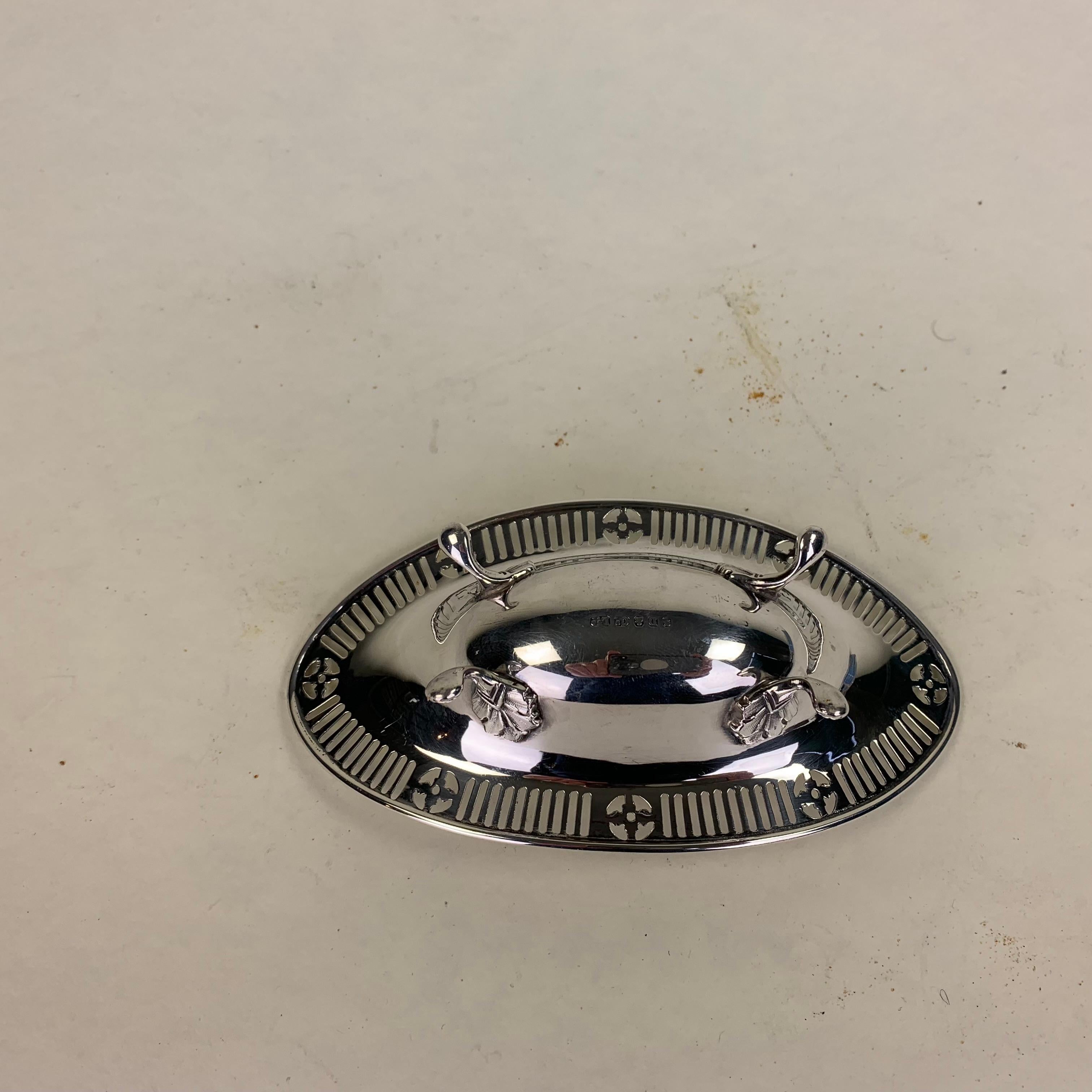 Pierced Silver Oval Sweetmeat Dish by Atkin Bros In Fair Condition For Sale In Folkestone, GB