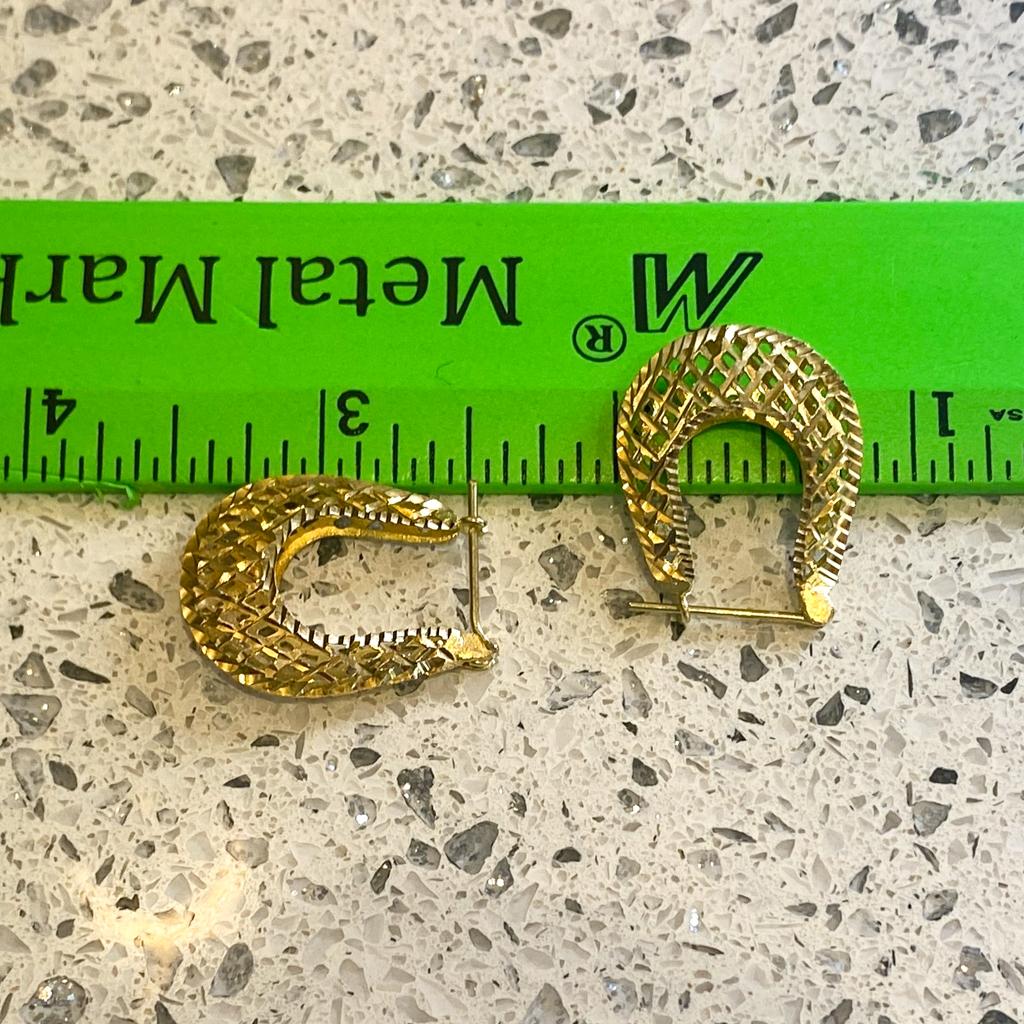 Pierced Trellis Diamond-Cut 1 Inch Hoop Earrings as Gold Hoop Earrings For Sale 1