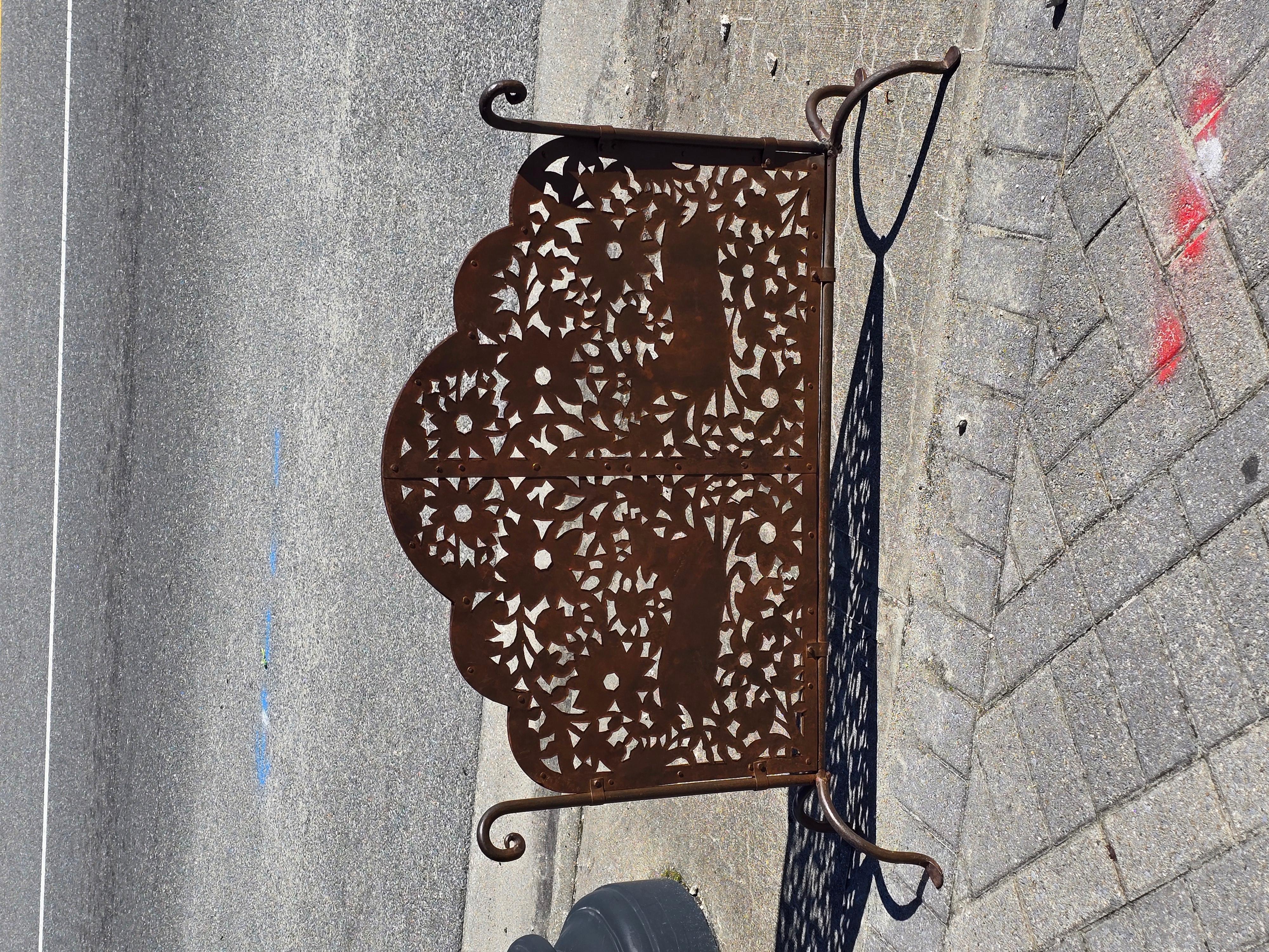 Pierced Wrought Iron Fireplace Screen In Good Condition In Kilmarnock, VA