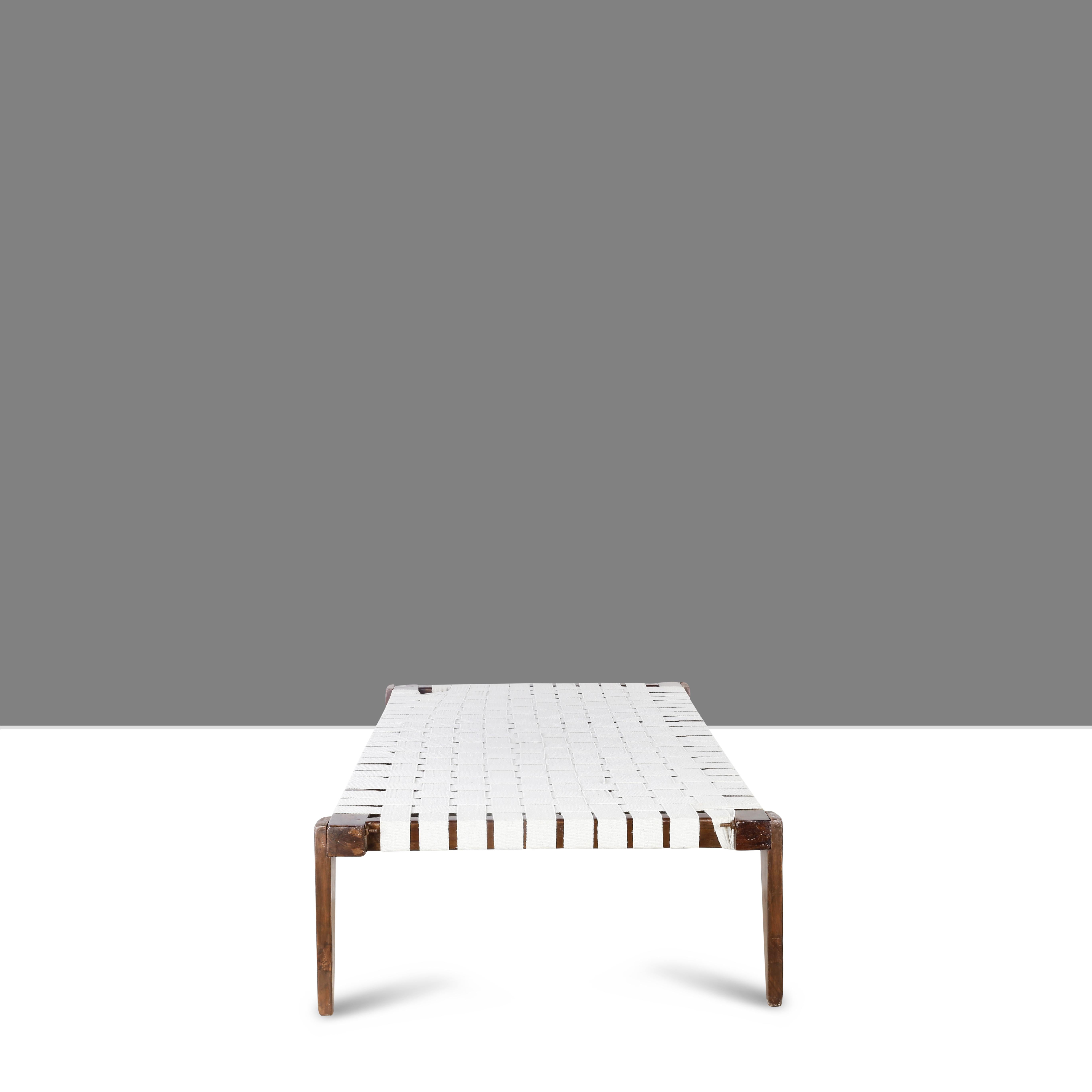Piere Jeanneret PJ-L-05-A Einzelbett / Authentisches Mid-Century Modern-Bett im Zustand „Gut“ im Angebot in Zürich, CH