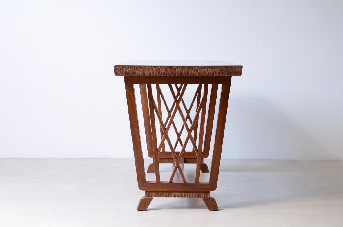 Pierluigi Colli 1940's elegant walnut desk with shaped uprights In Excellent Condition For Sale In Milano, IT