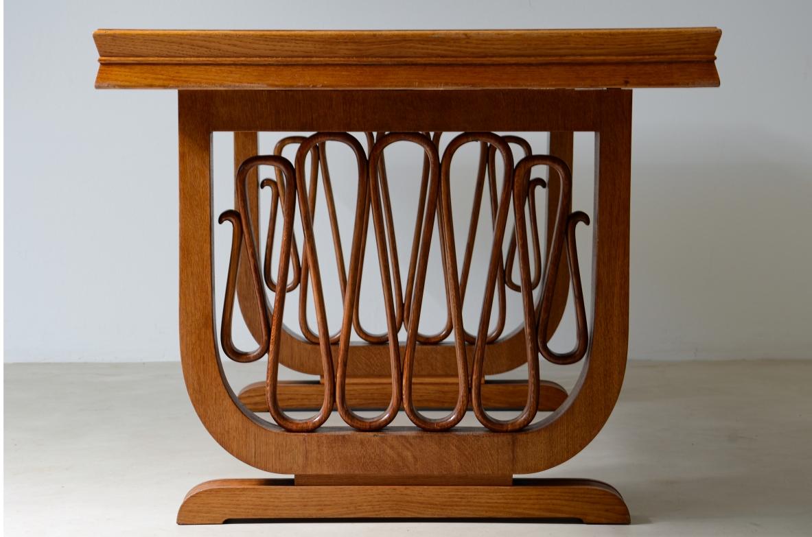 Pierluigi Colli  extraordinaire table en chêne avec montants façonnés Excellent état - En vente à Milano, IT