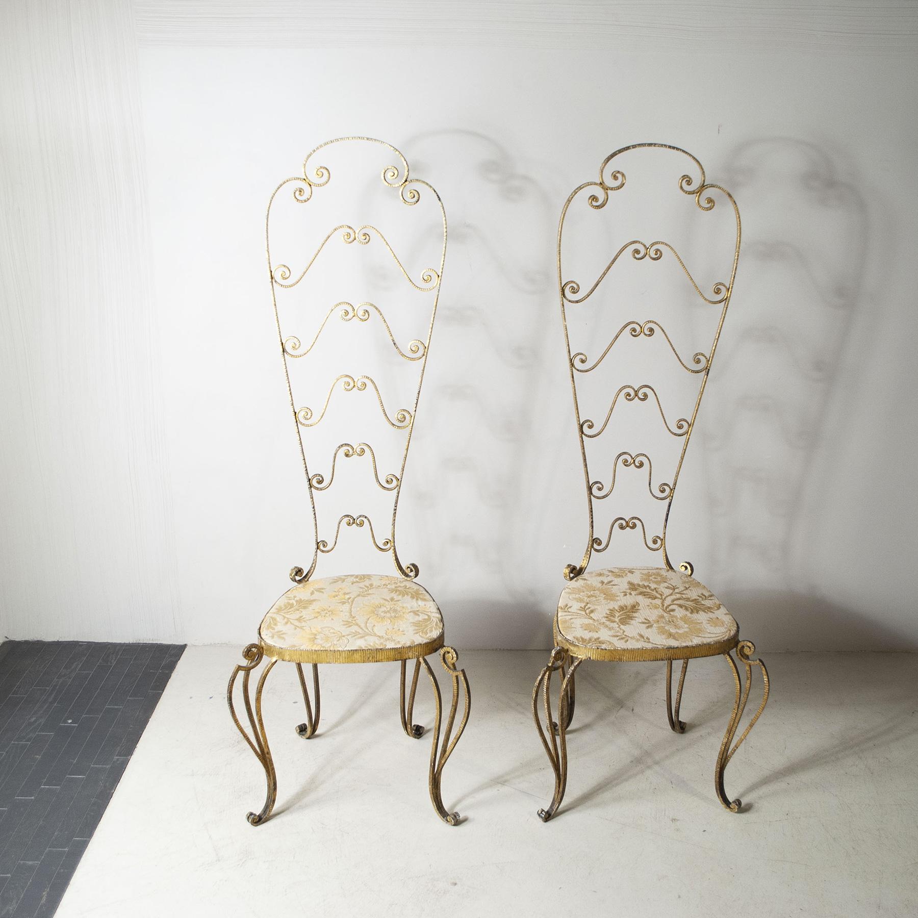 Satz von zwei Stühlen aus gehämmertem, vergoldetem Eisen aus dem berühmten Turiner Haus Pierluigi Colli, Produktionszeit 1960er Jahre

