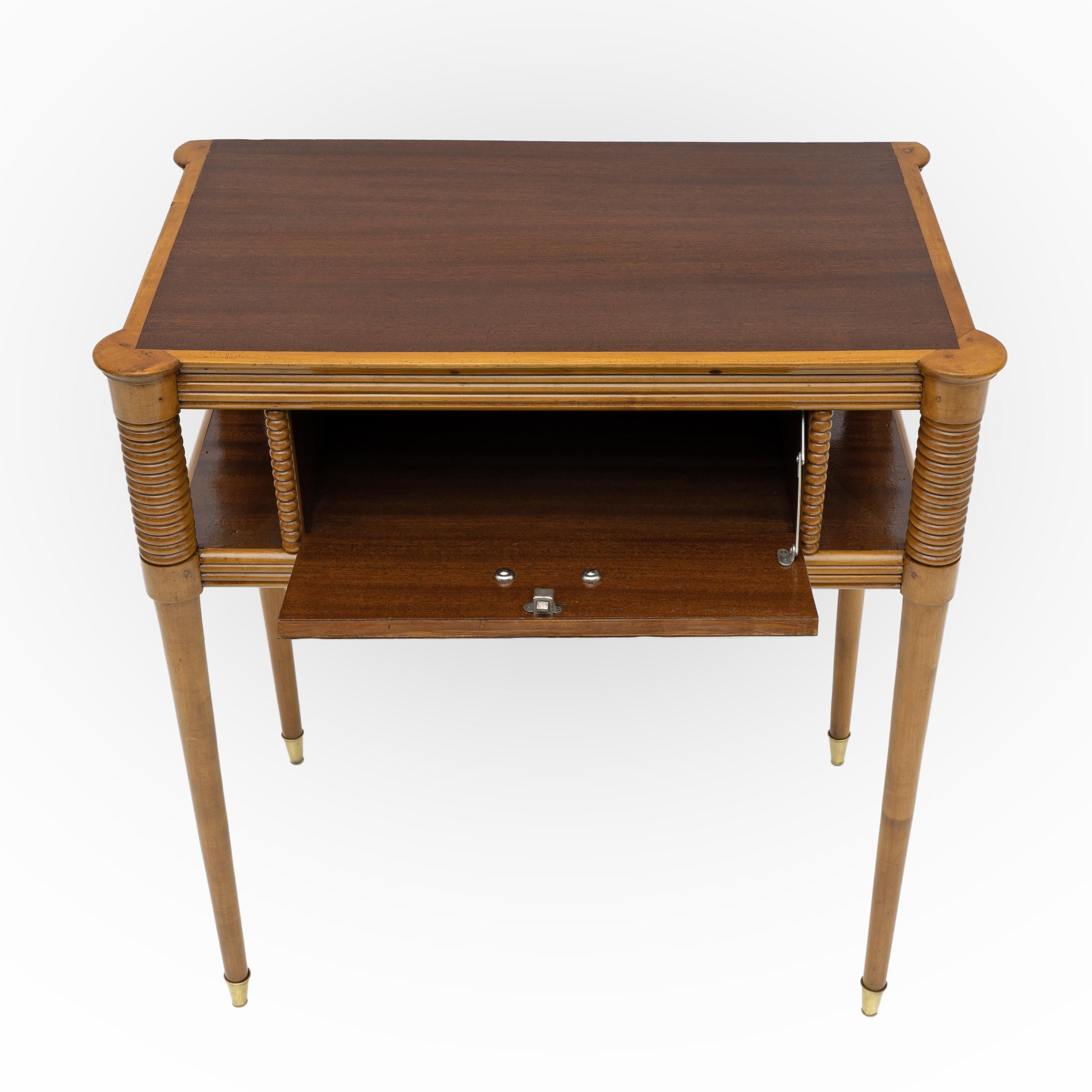 Pierluigi Colli Stil Mid-century Modern Italienischer Ahorn Konsolentisch, 1950er Jahre (Moderne der Mitte des Jahrhunderts) im Angebot