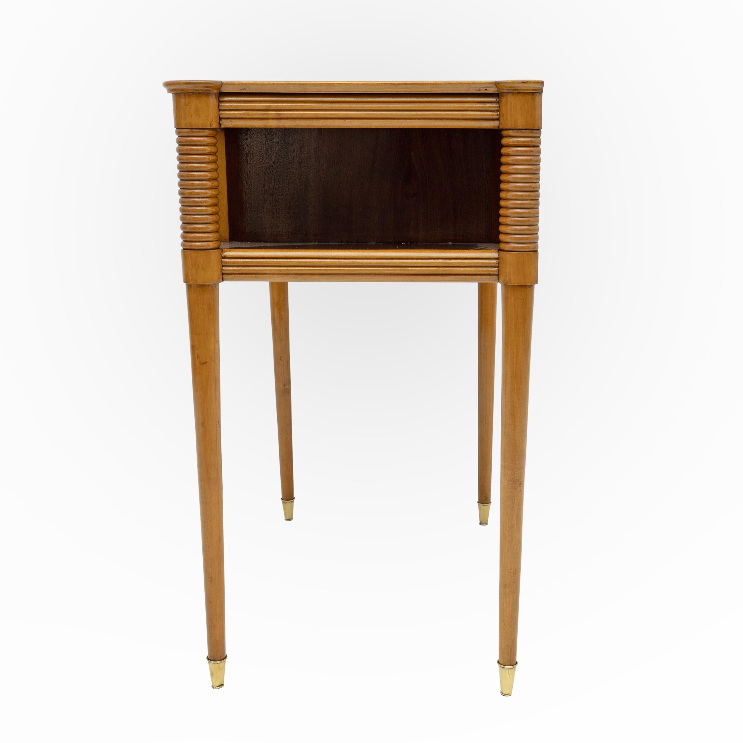 Pierluigi Colli Stil Mid-century Modern Italienischer Ahorn Konsolentisch, 1950er Jahre (Messing) im Angebot