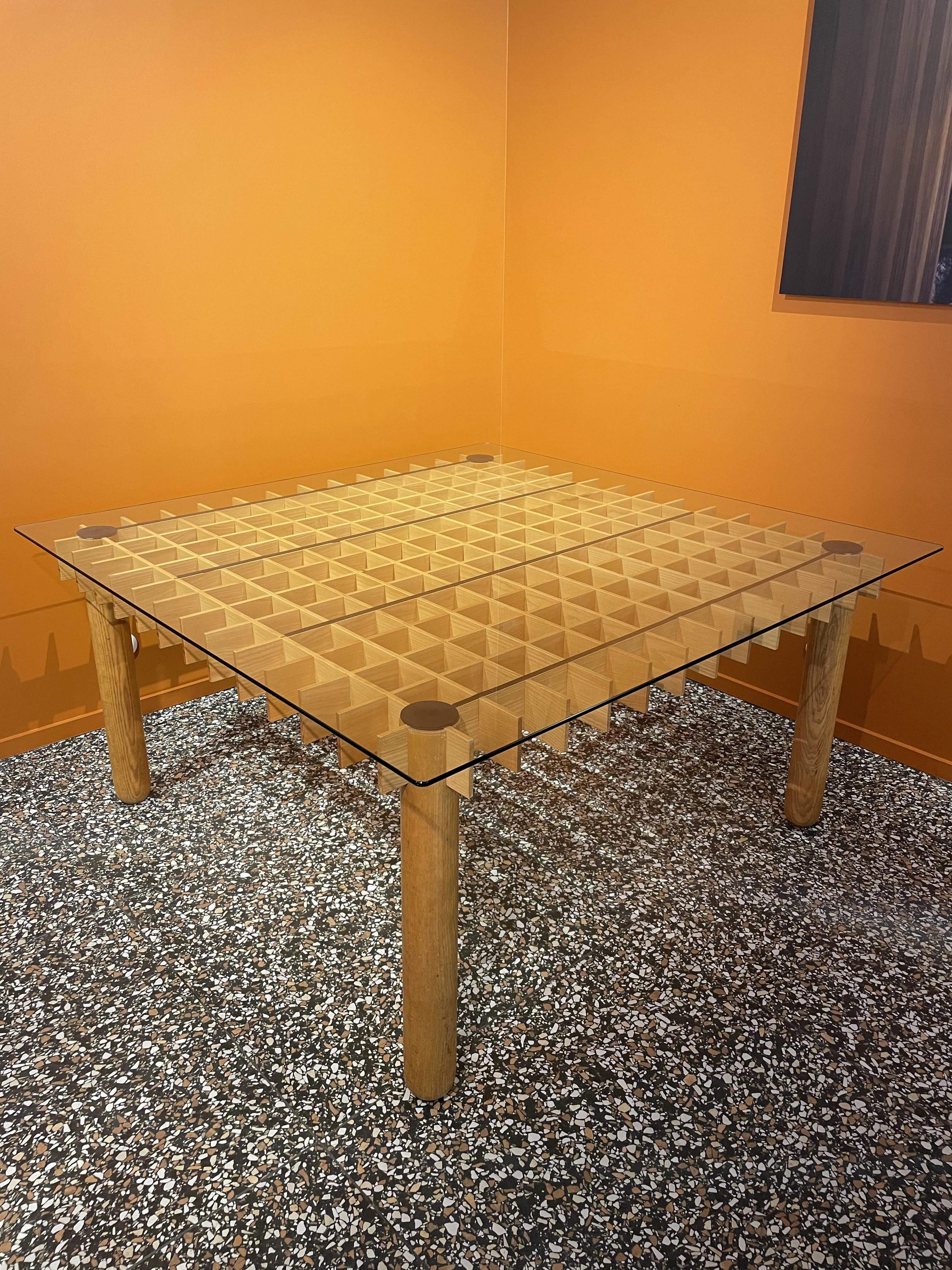Mid-Century moderno Grande tavolo da pranzo architettonico in legno Italia 1970-1980