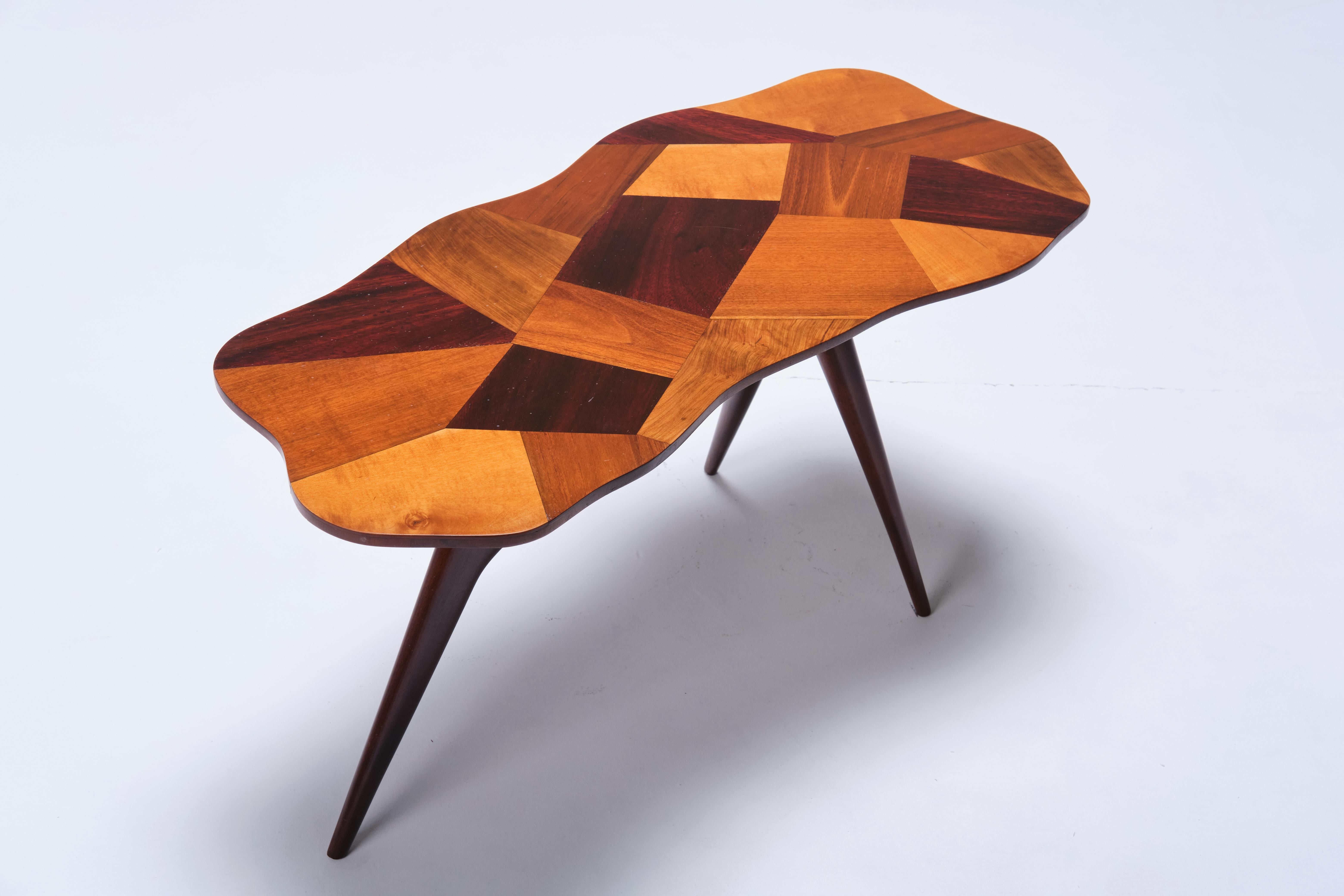 Pierluigi Giordani Low table multiple essences wood top - Italian Design 1950s For Sale 2