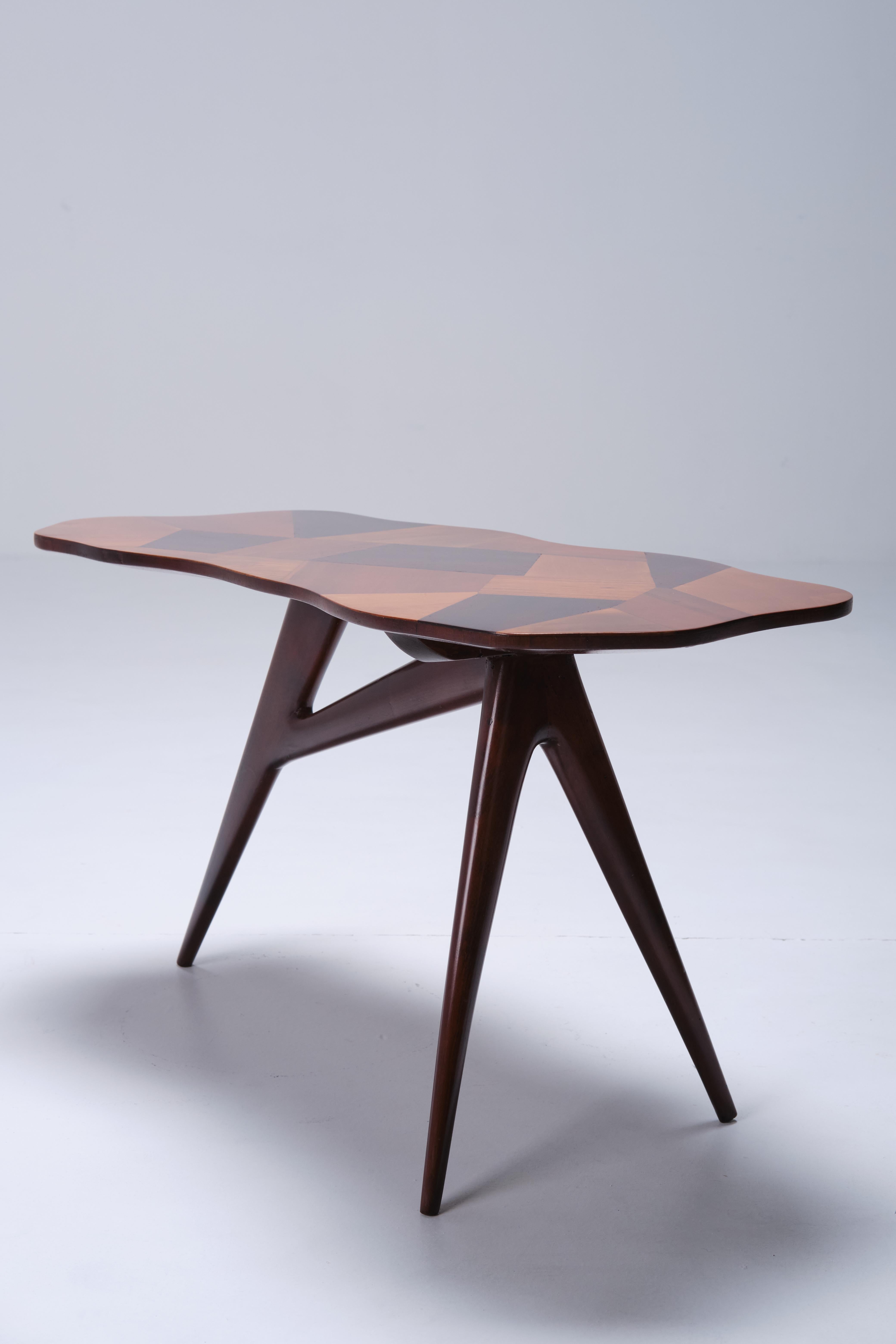 Pierluigi Giordani Low table multiple essences wood top - Italian Design 1950s For Sale 3