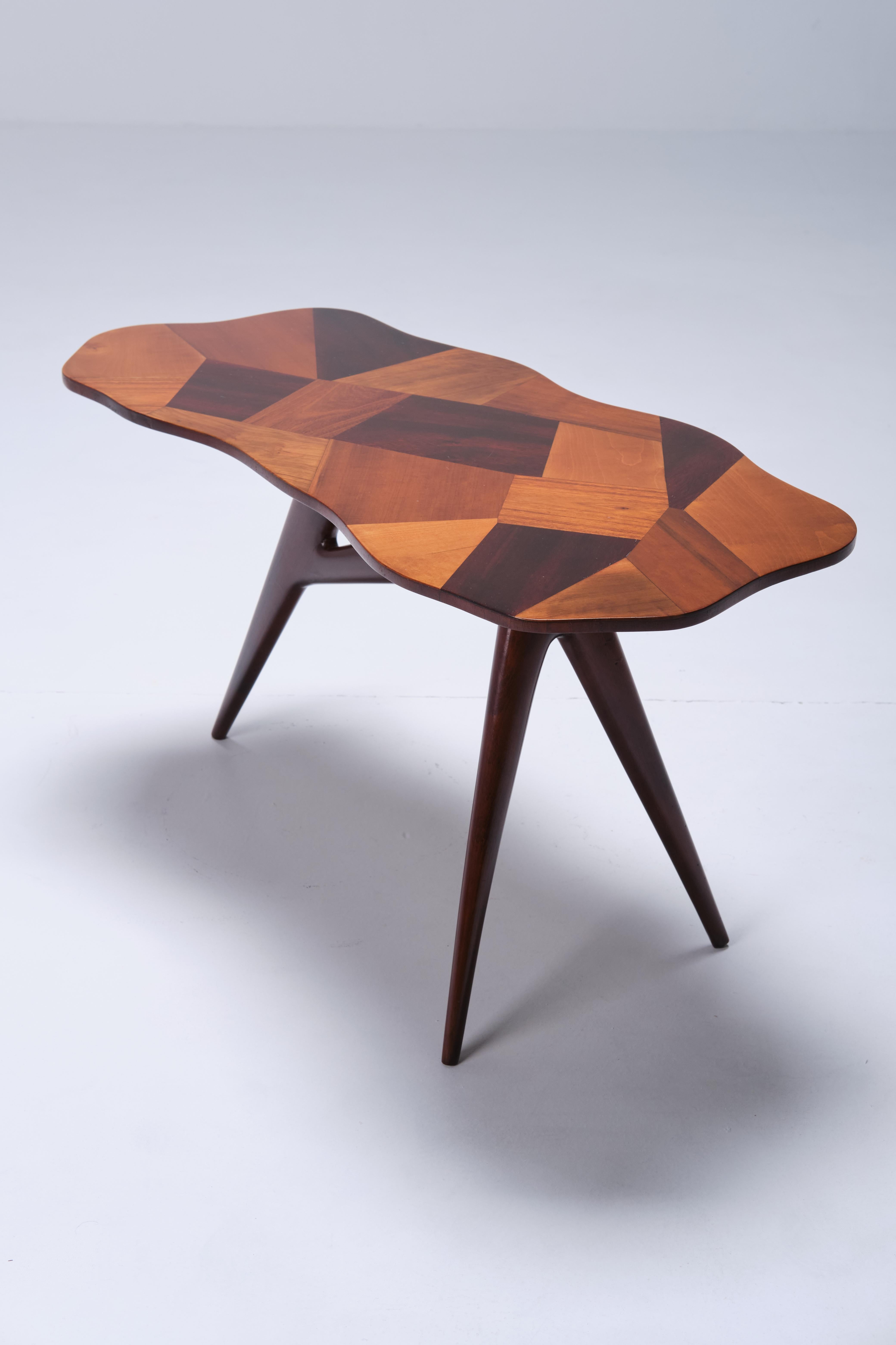 Pierluigi Giordani Low table multiple essences wood top - Italian Design 1950s For Sale 4