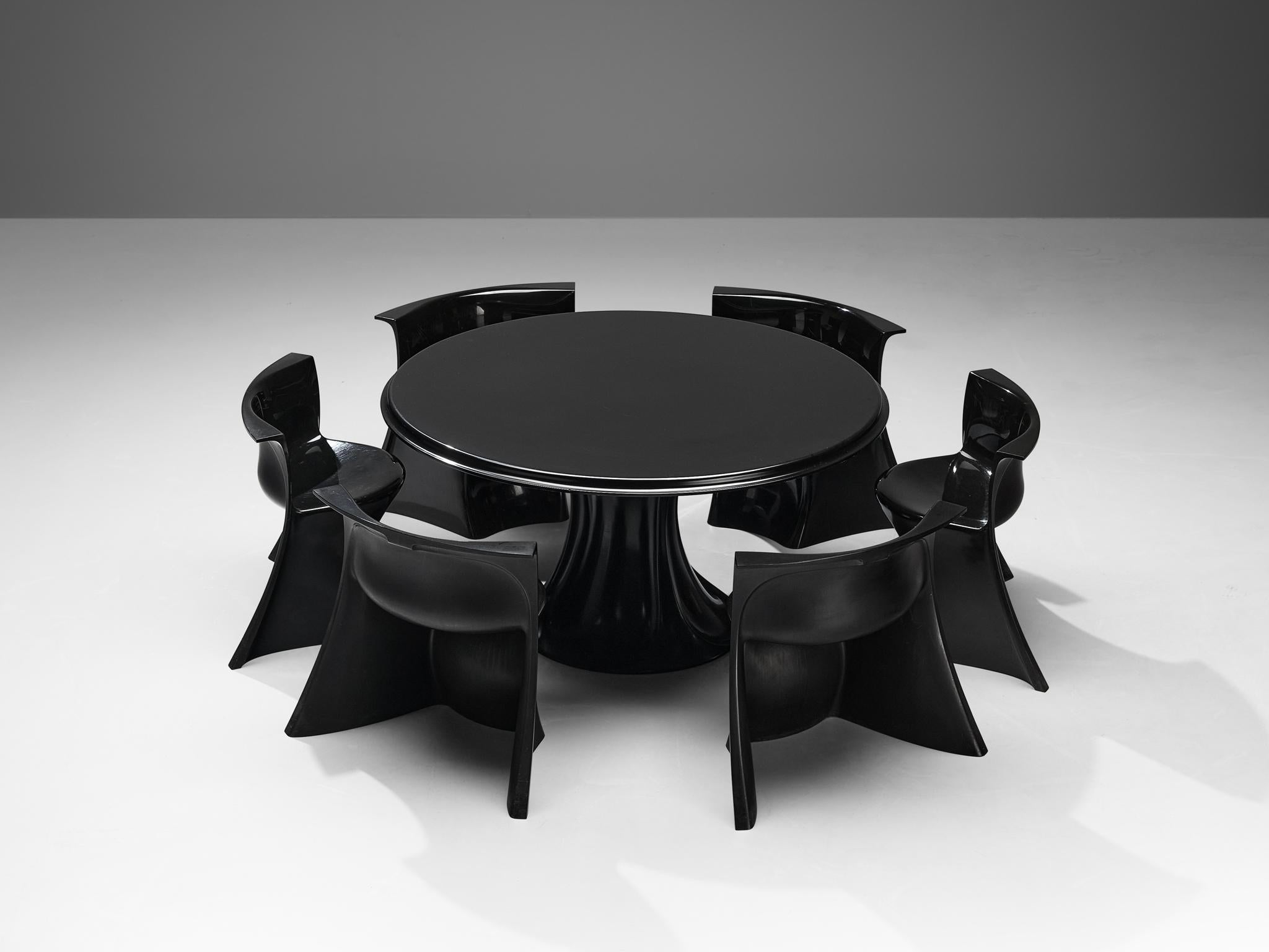 Pierluigi Spadolini for 1P (Permaflex), 'Boccio' dining set with table and six chairs, polyurethane resin, Italy, 1972

This dining set is designed by Italian architect and designer (1922-2000) Pierluigi Spadolini for 1P. In the 1960s and 1970s,