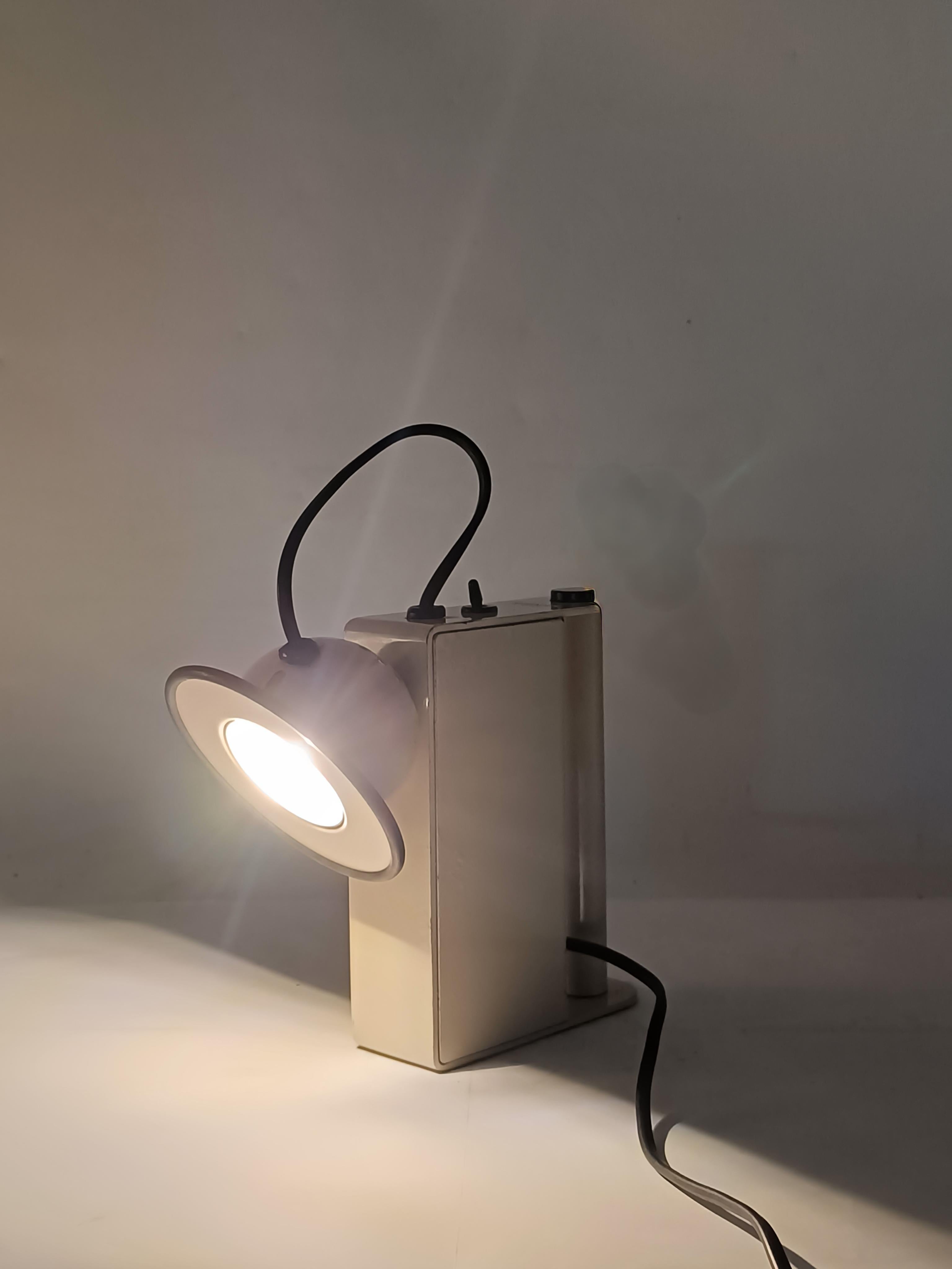Piero Castiglioni y Gae Aulenti para Stilnovo Lámpara de mesa 